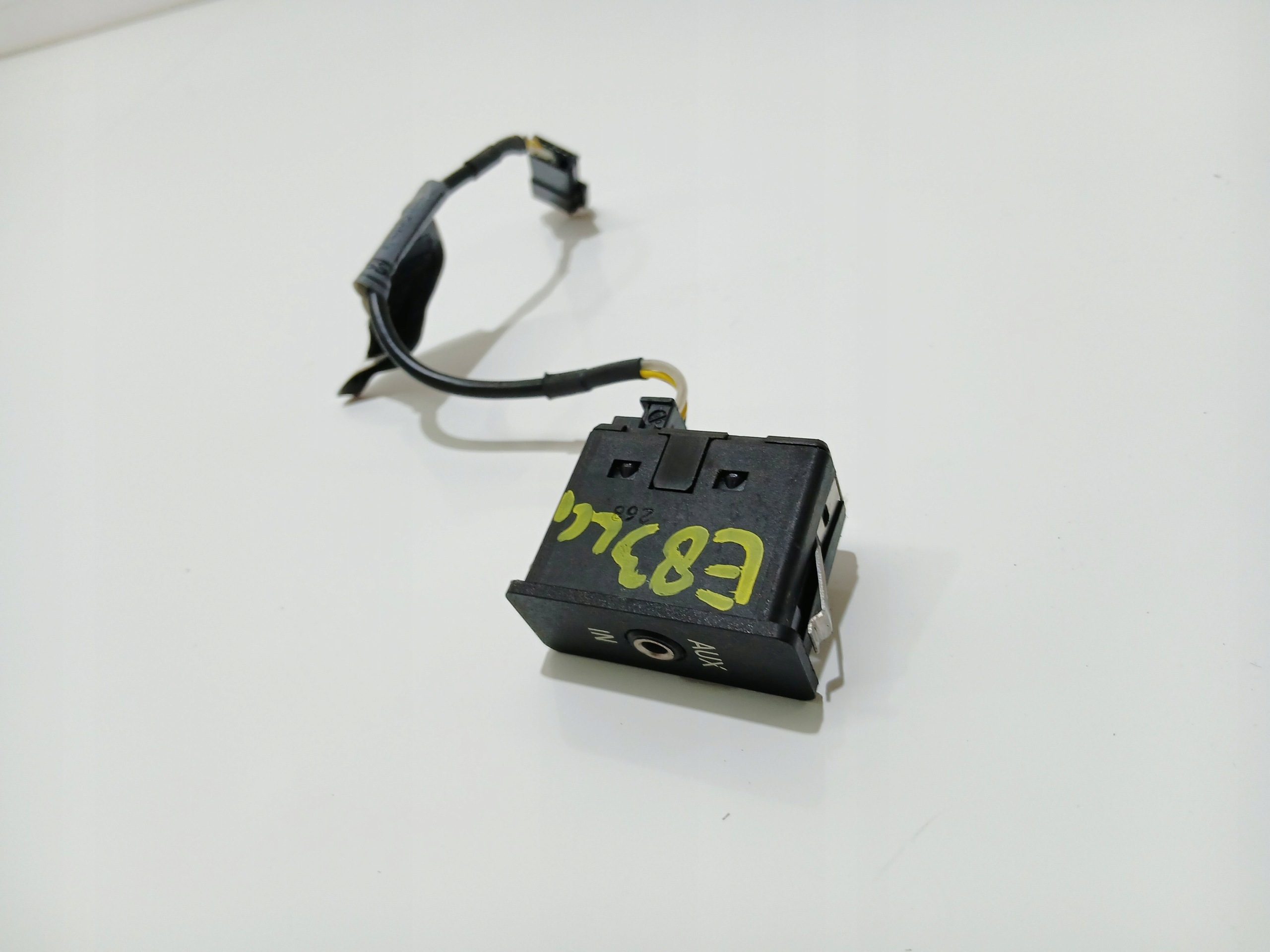 adapter connector AUX BMW X3 E83 LCI OE 6930561