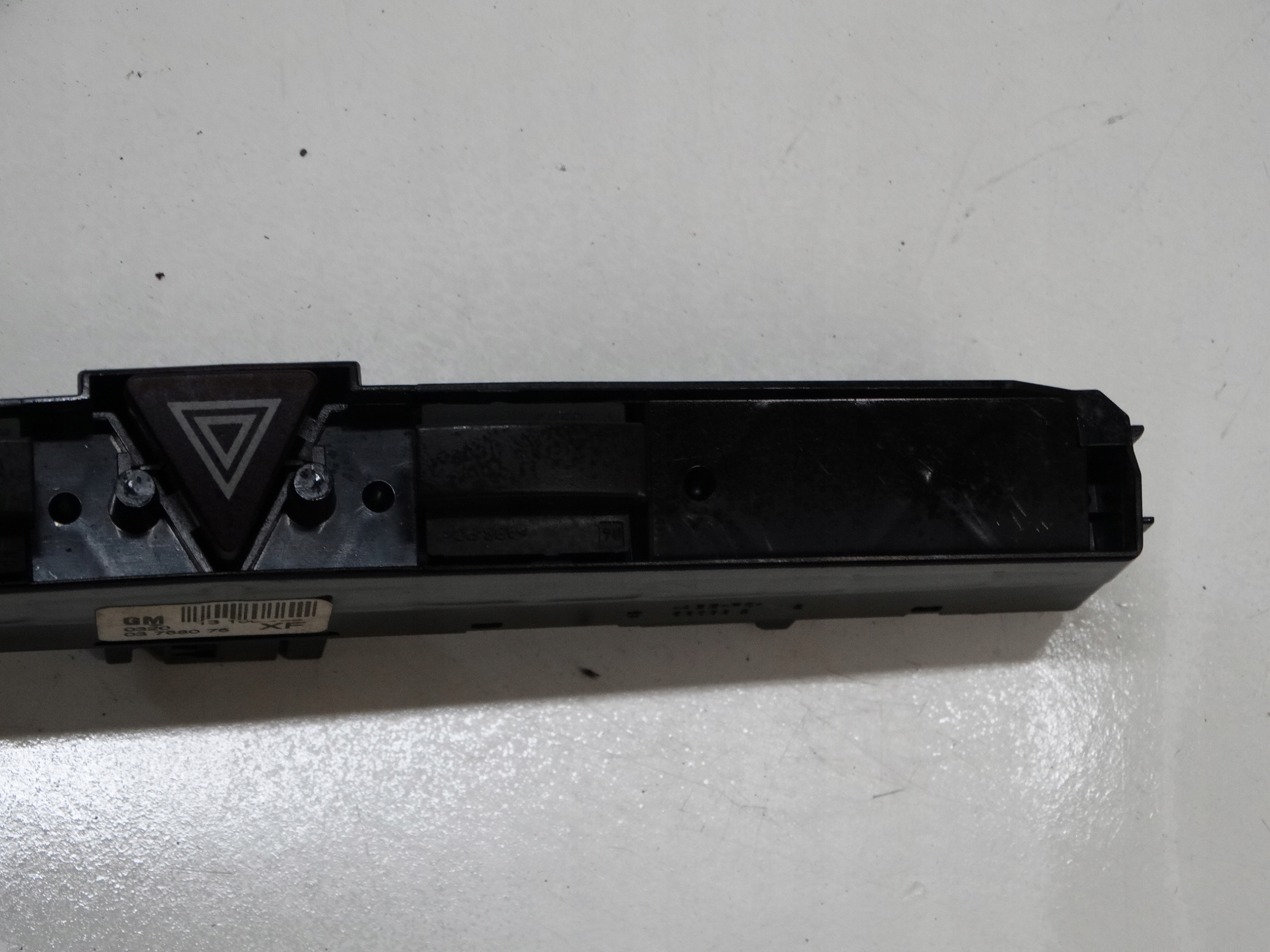 interruttore luci Luci di emergenza OPEL ASTRA H 13100105
