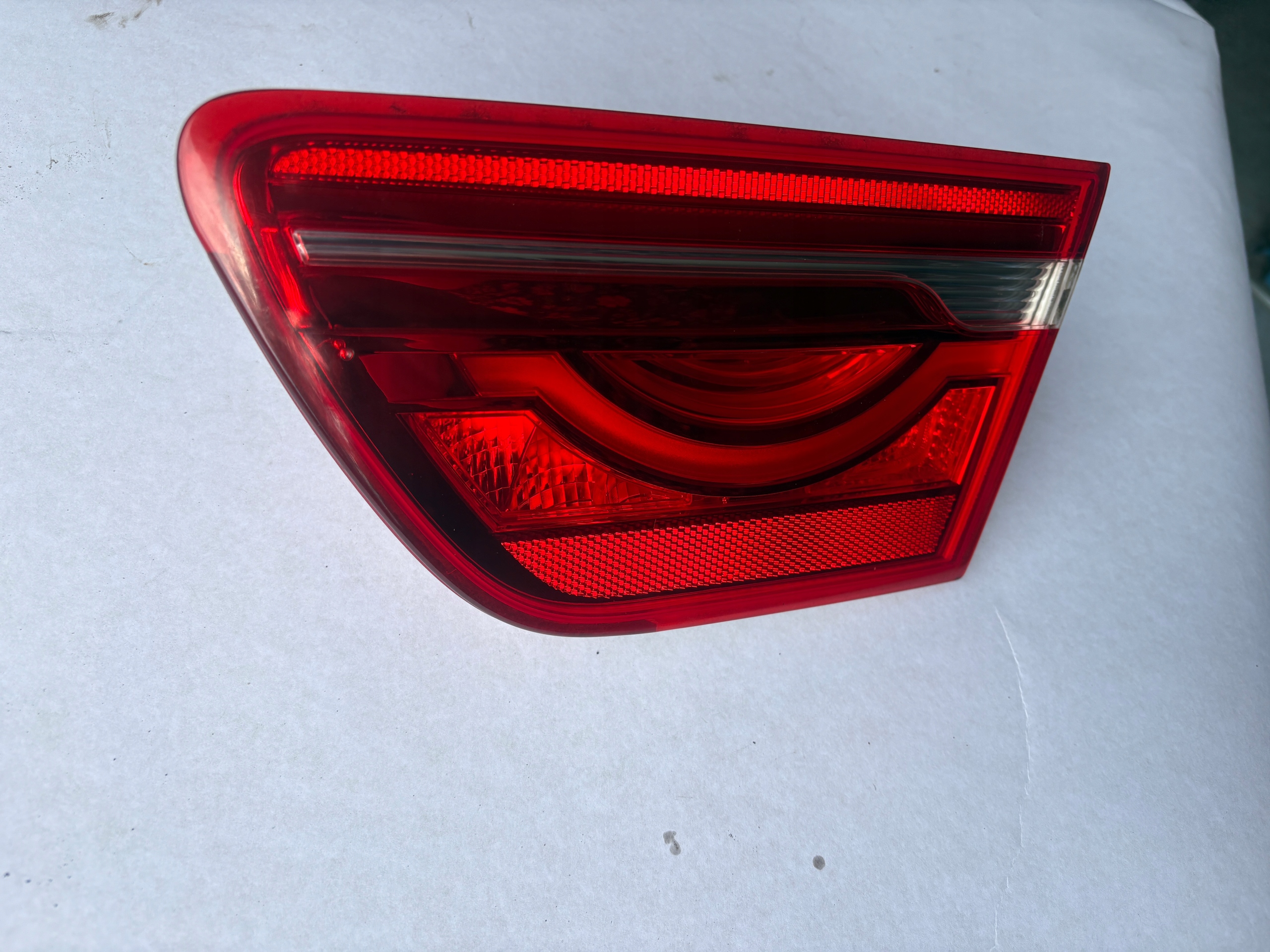 JAGUAR XE light right rear part to the bonnet 197339-02