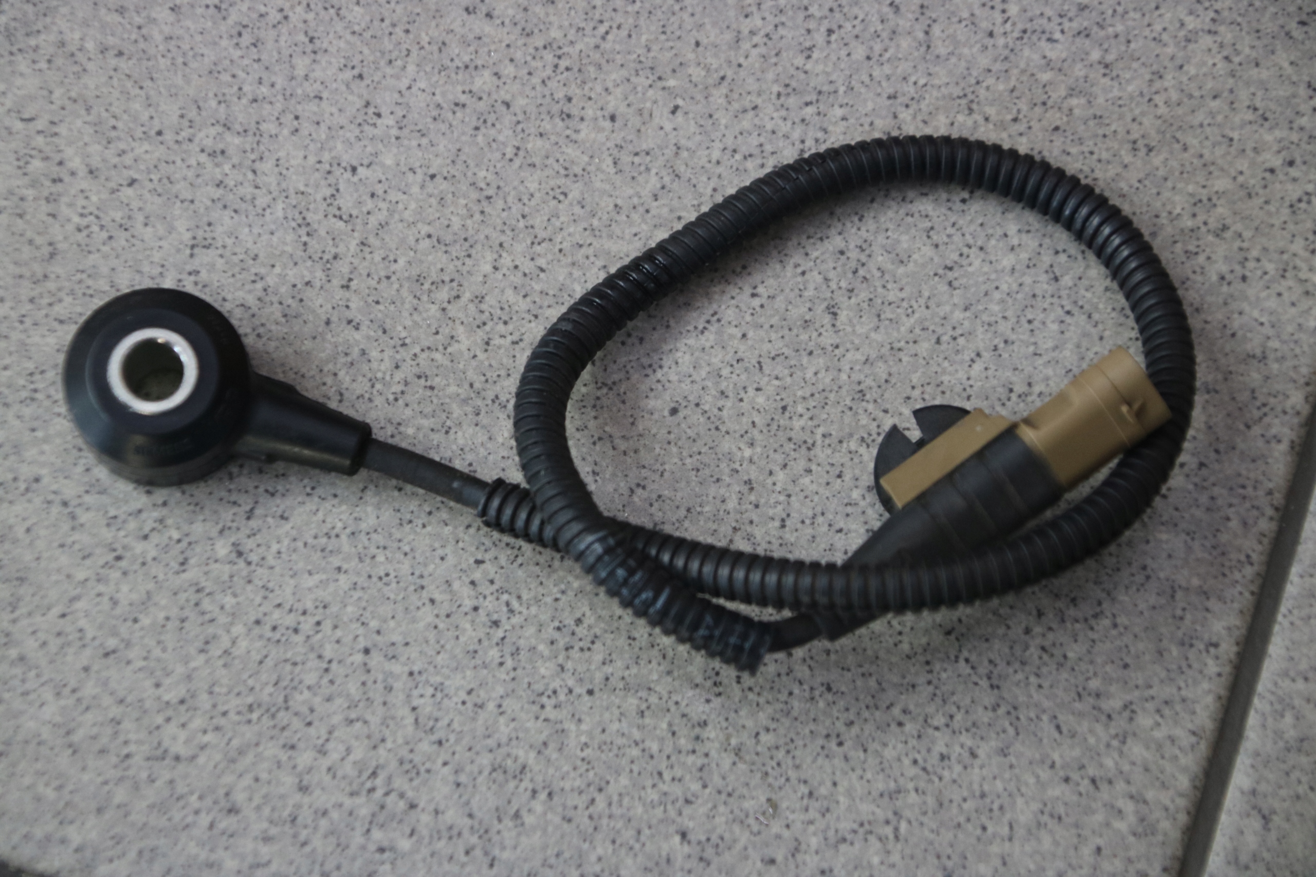AUDI A6 A8 sensor SPALANIA STUKOWEGO 06E905377H
