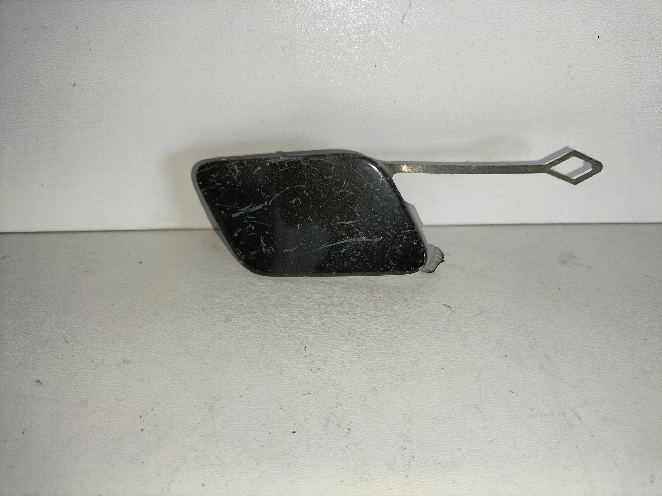 ABSCHLEPPÖSE DER STOSSSTANGE VORNE AUDI A3 8V 12