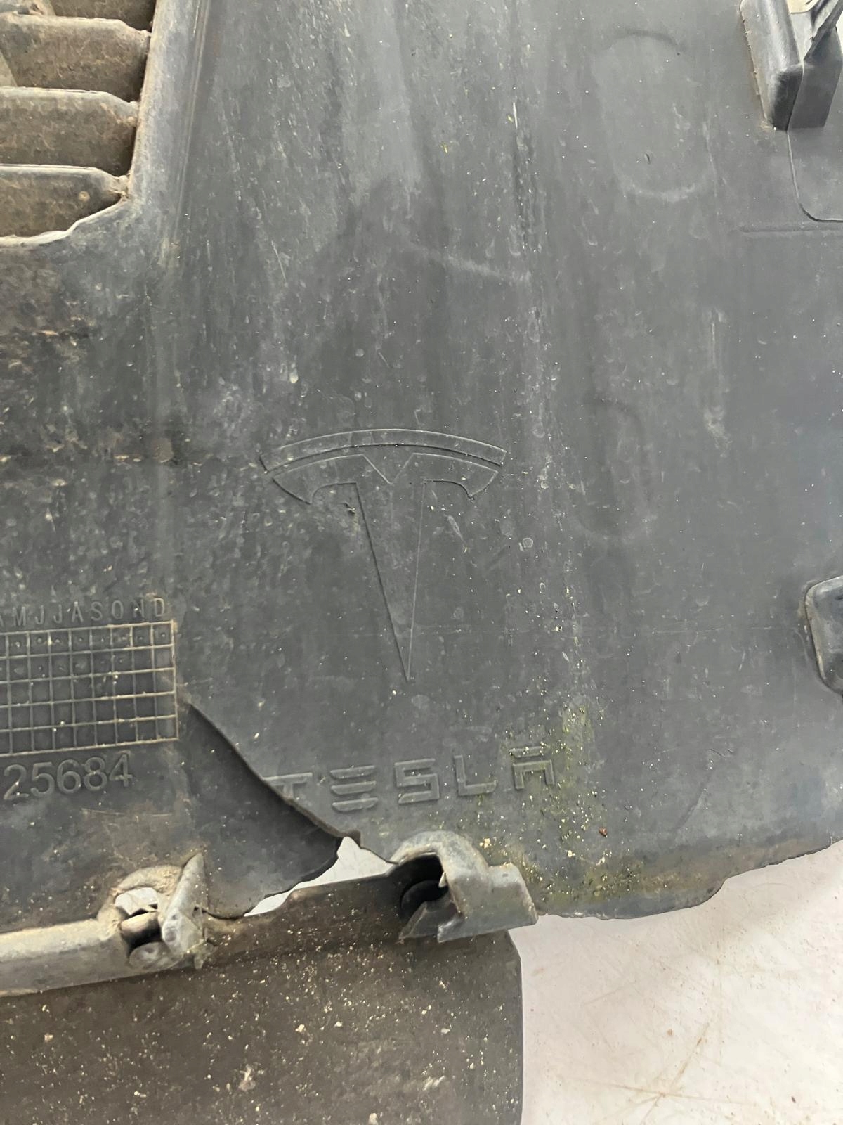 подкрылки передний левый tesla MODEL S РЕСТАЙЛИНГ 1063695-00