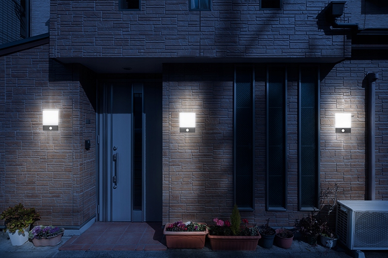 CZARNY KINKIET LAMPA LED ZEWNĘTRZNA ŚCIENNA ELEWACYJNA CZUJNIK RUCHU IP65 Marka Decorya