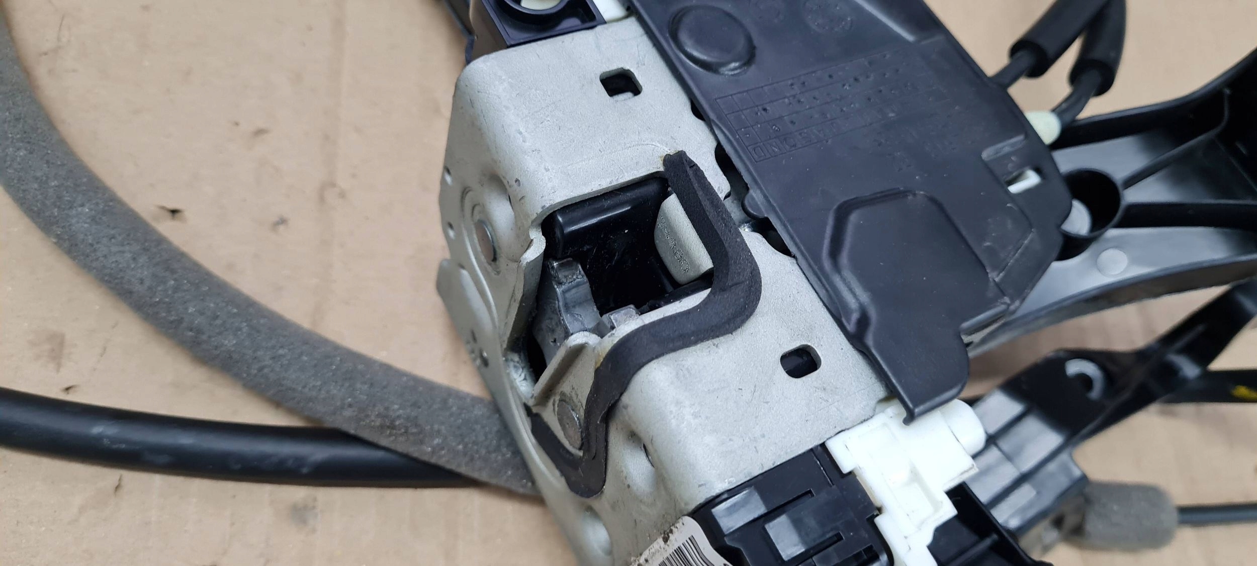 Chrysler Pacifica 2022 lock door right front front P04589916AG