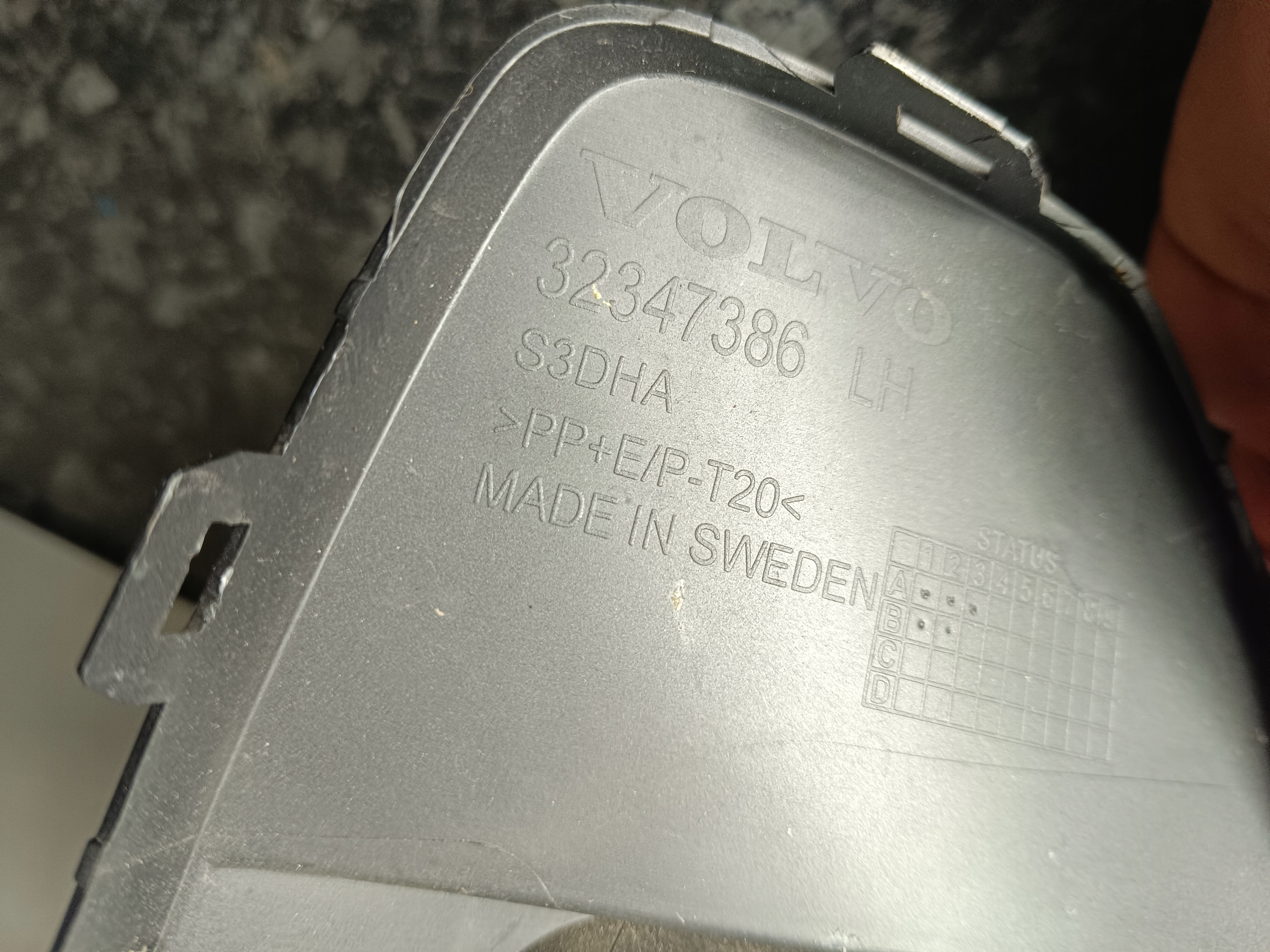 LÜFTUNGSGITTER LINKS W FRONTSTOSSSTANGE VOLVO C40 32347386