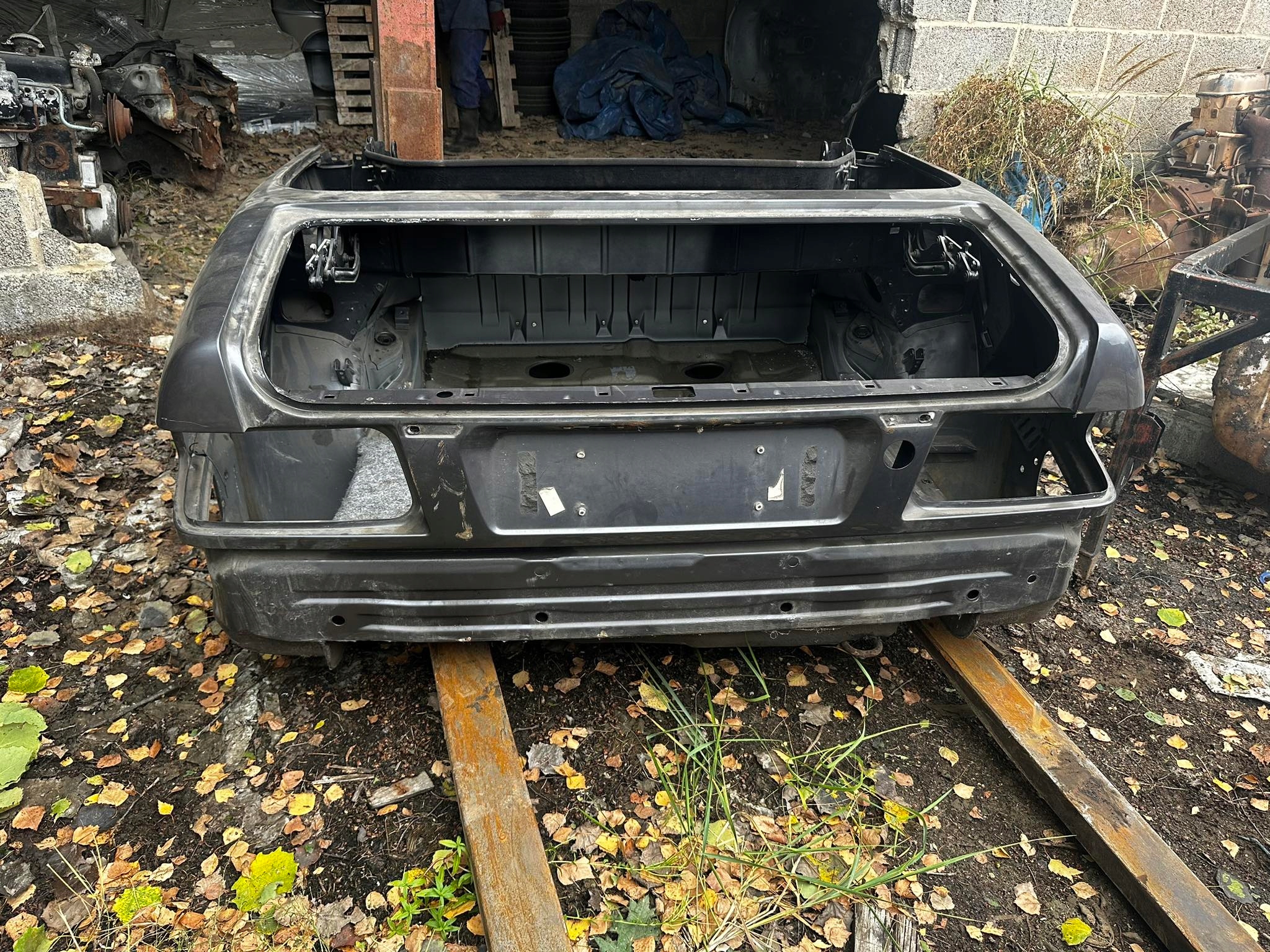 MERCEDES SL R129 ĆWIARTKA PAS TYLNY BLOTNIKI WANNA Producent części Mercedes-Benz OE