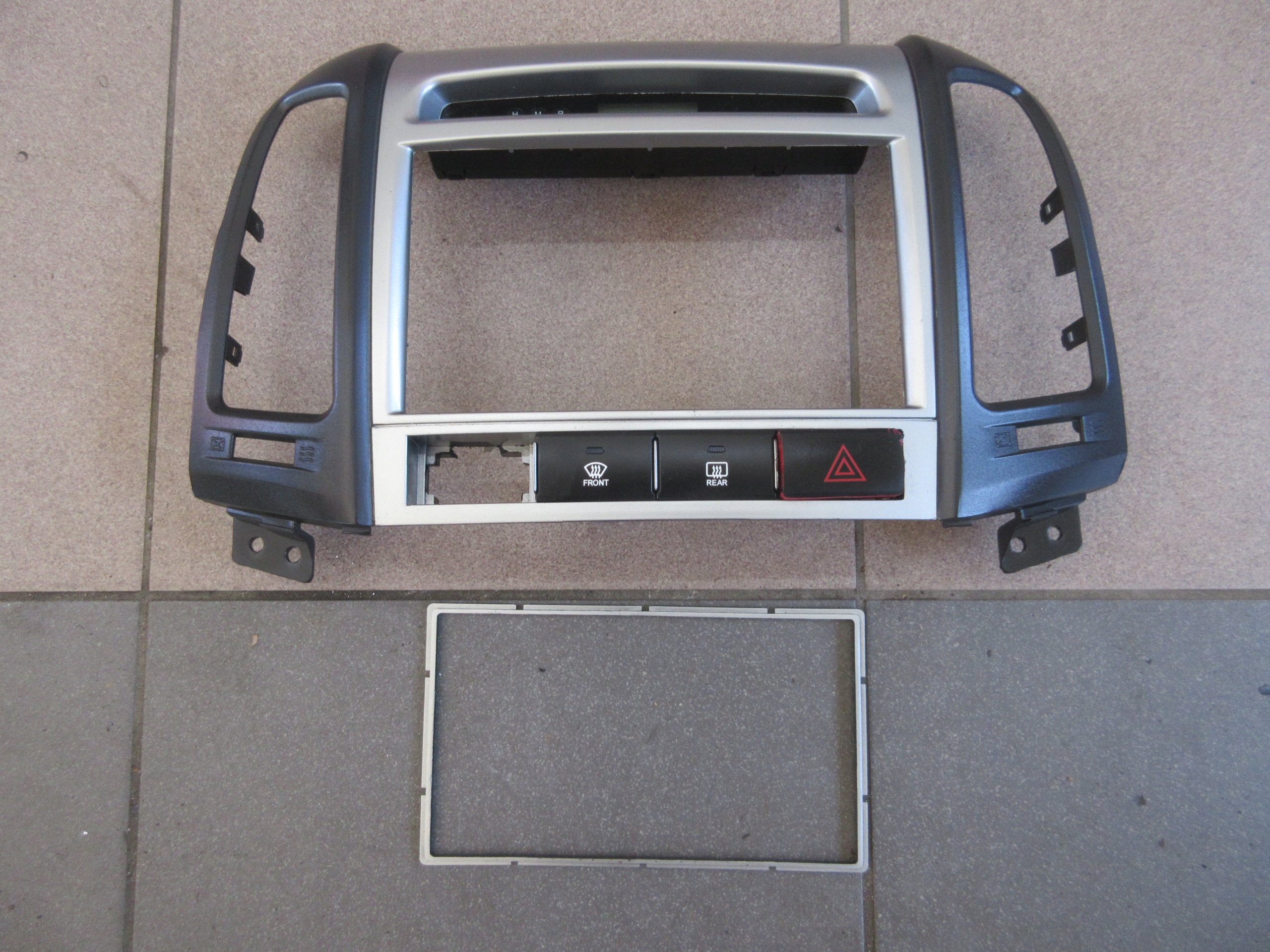 РАМКА ЗАХИСТ ПЛАСТИК РАДІО HYUNDAI SANTA ФЕ II