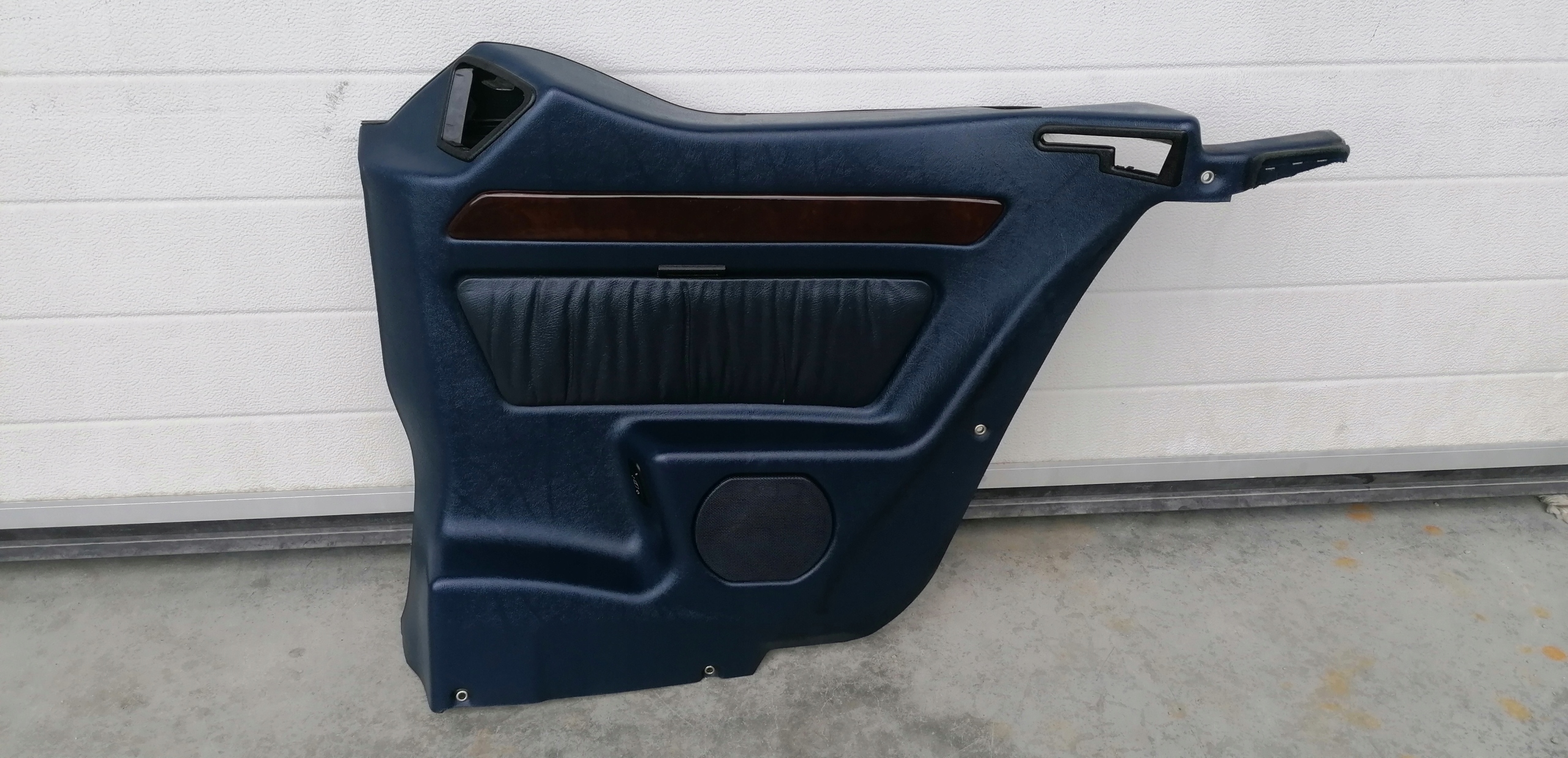 Бекон обивка задний правый MERCEDES W124 кабриолет