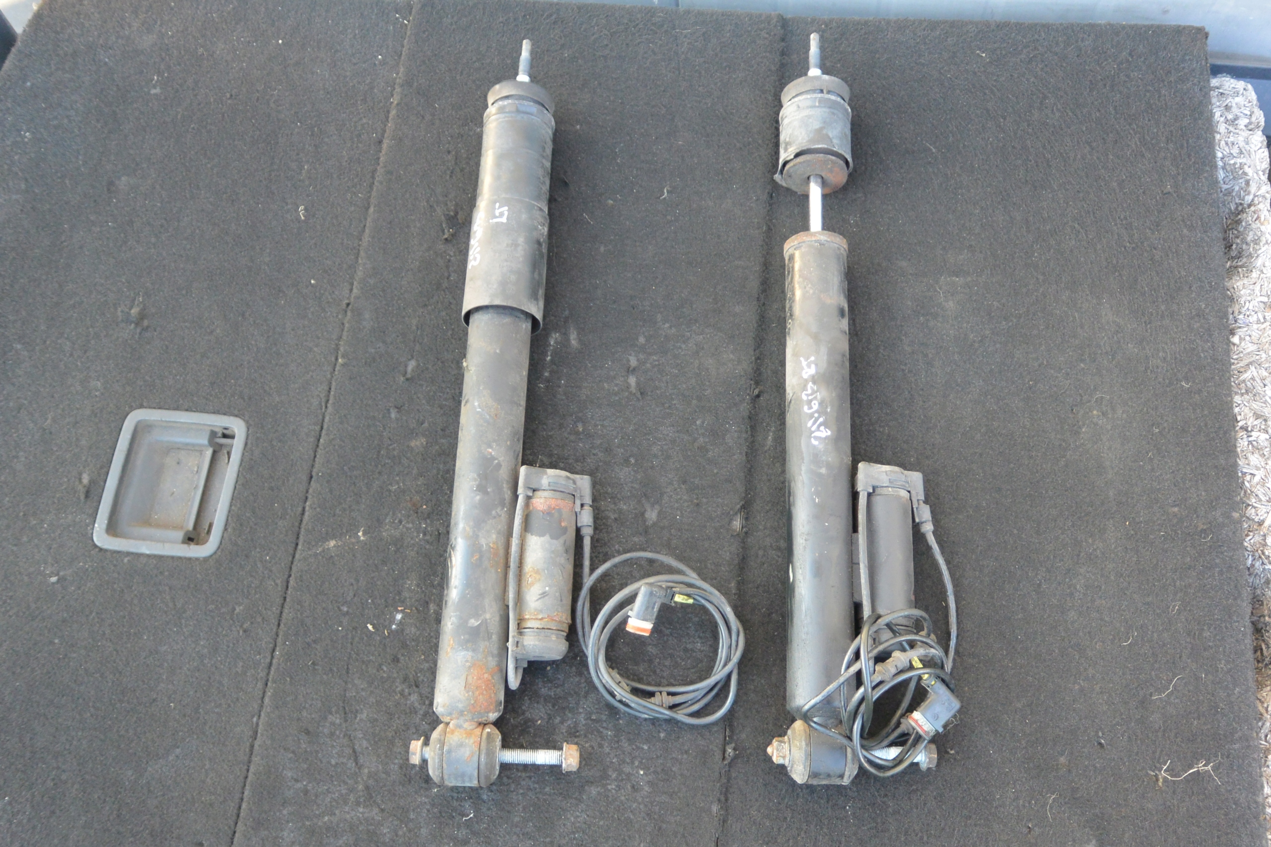 MERCEDES E55 E63 CLS55 CLS63 W211 W219 AMG shock absorber left right ABS rear part