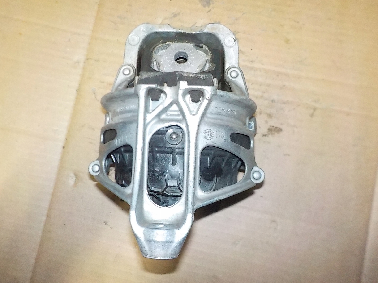 ПОДУШКА ДВИГАТЕЛЯ Q5 II0a 2.0TDIm0199372ft ПРАВА