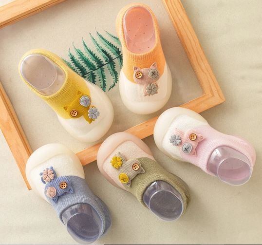 BUCIKI niemowlęce SKARPETKI Z GUMOWĄ PODESZWĄ od 6-12 MIESIĘCY ROZM 20 Bohater / Bajka brak