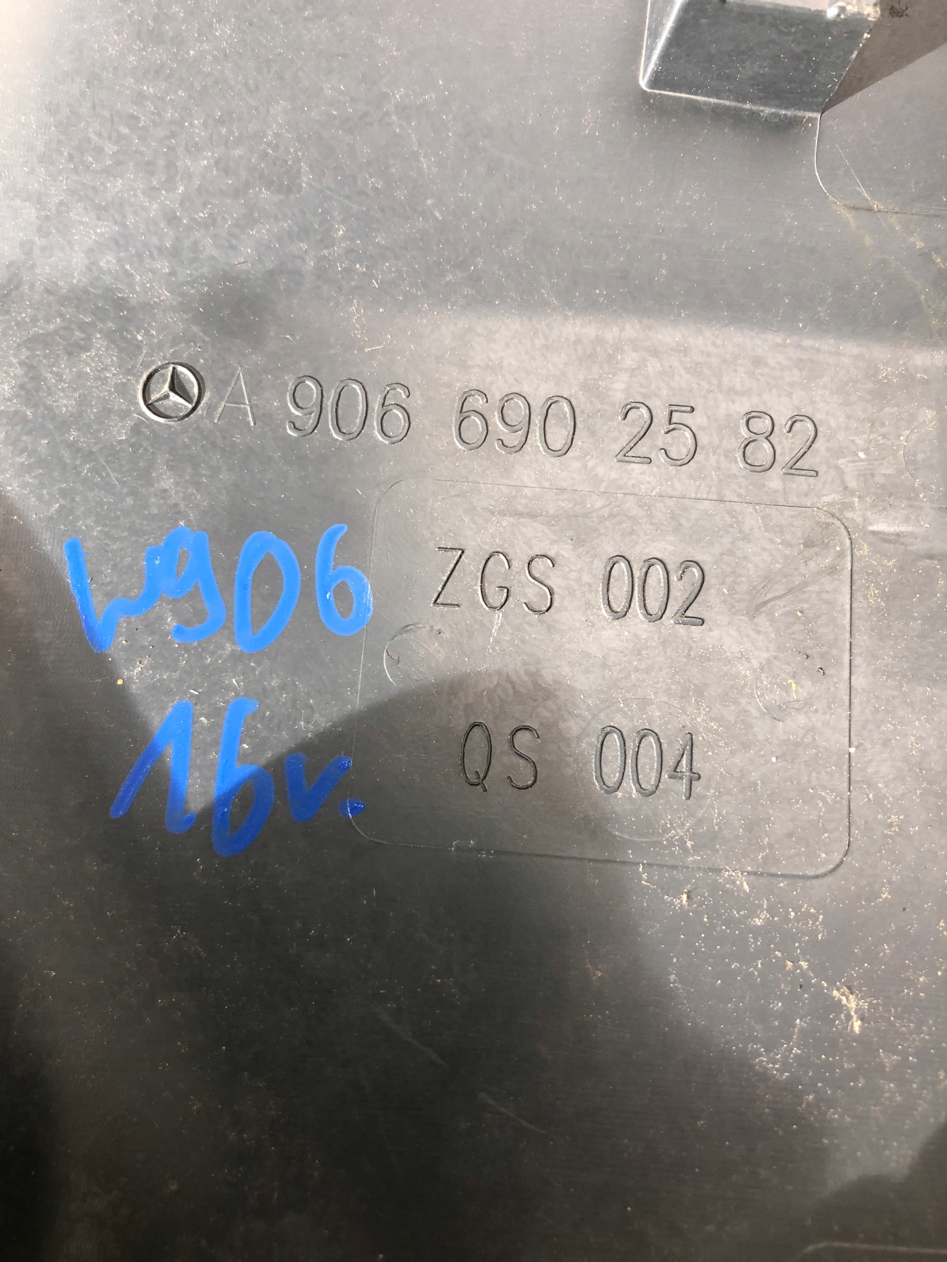 moulding side left rear part MERCEDES SPRINTER W906 A9066902582