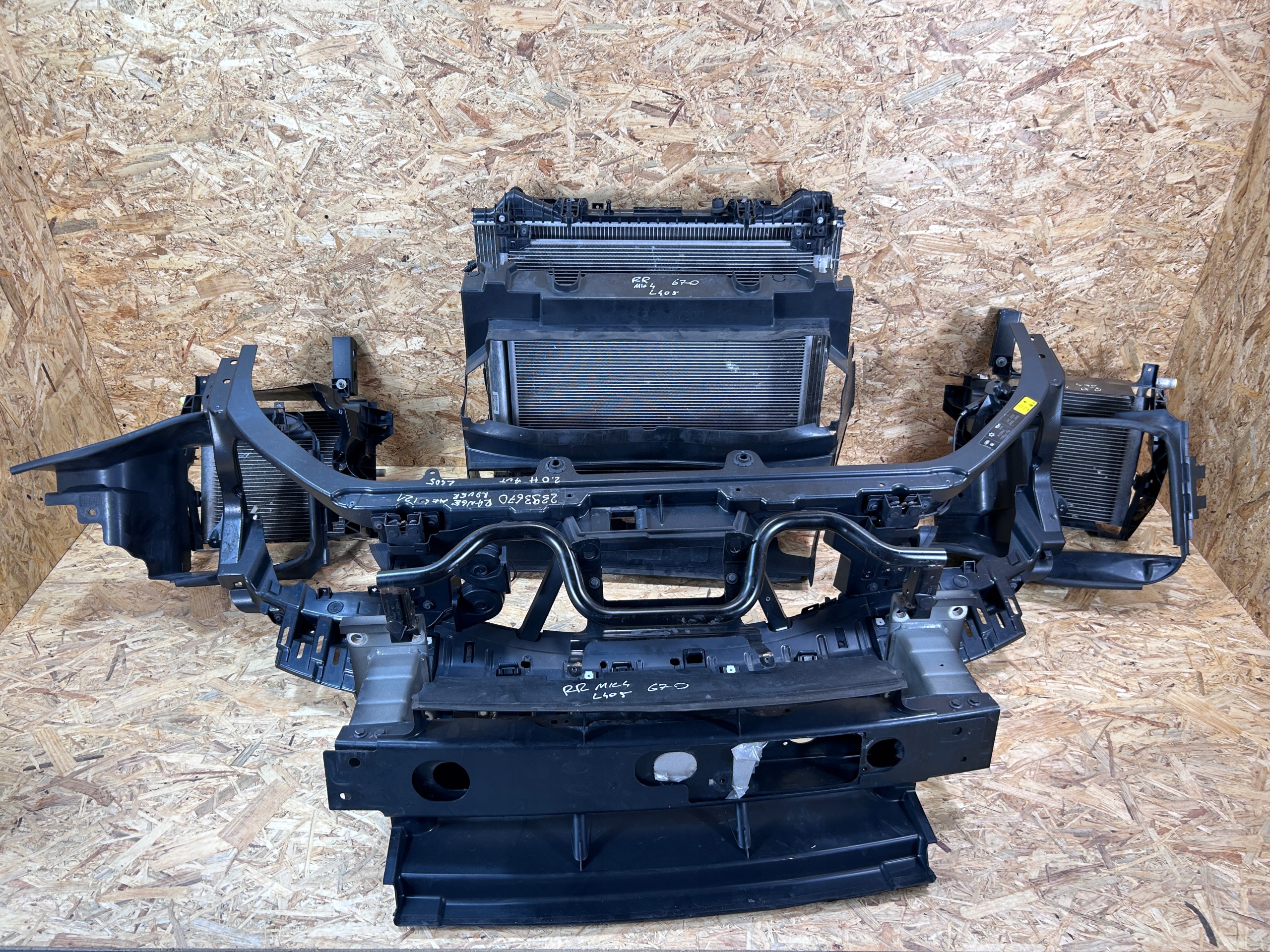 PAS PRZEDNI WZMOCNIENIE BELKA CHŁODNICE RANGE ROVER VOGUE L405 2.0H LIFT