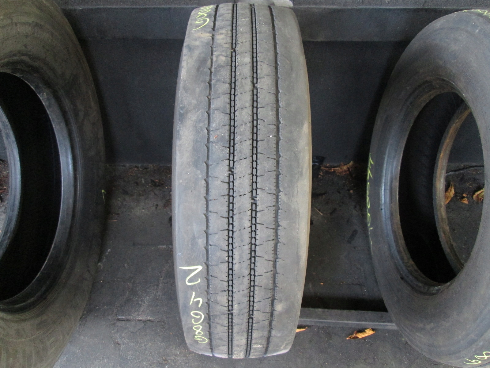 215 / 75r17,5 Firestone FS400 передняя