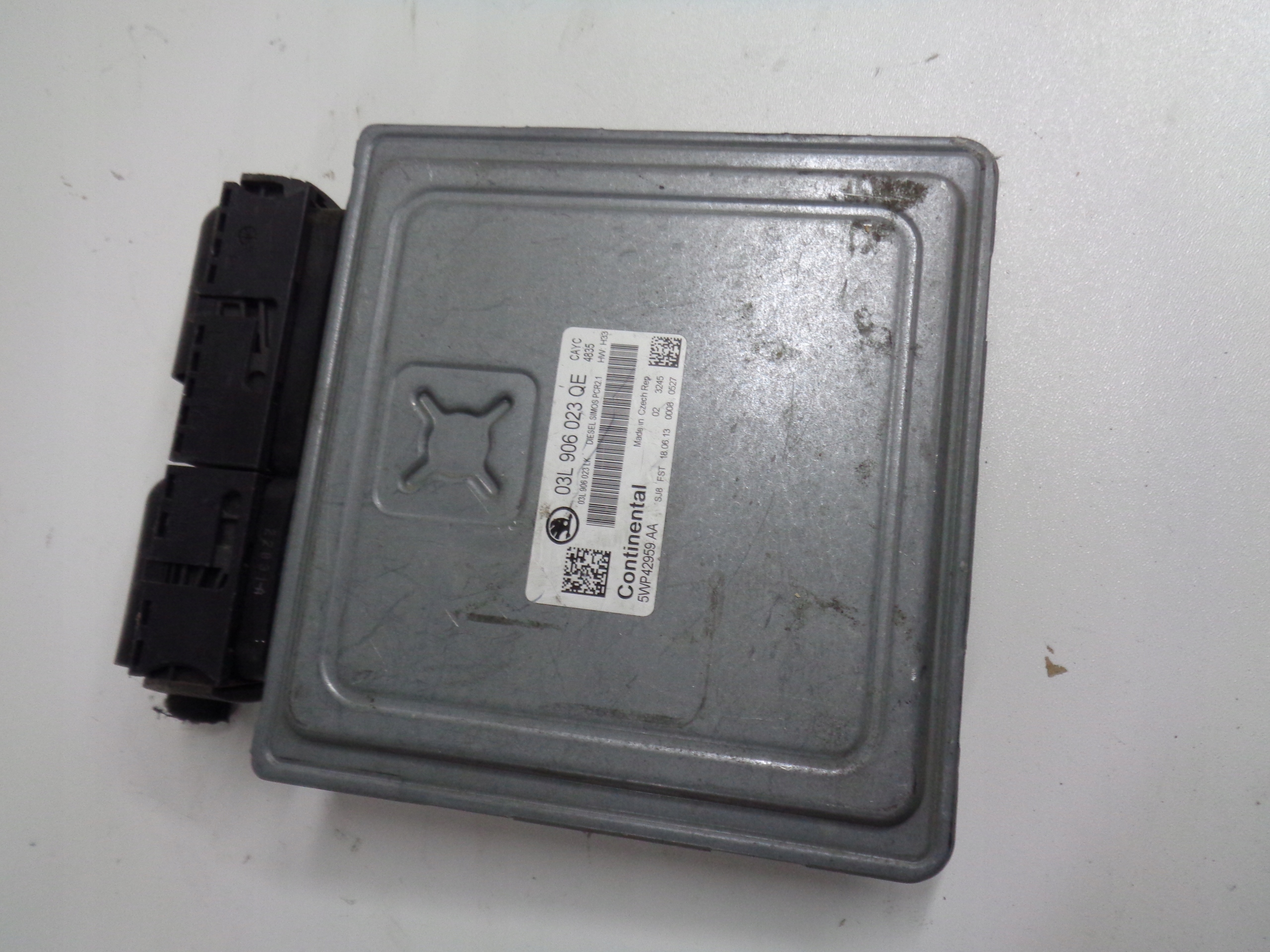 SKODA RAPID 1.6 TDI computer control unit of the engine 13r
