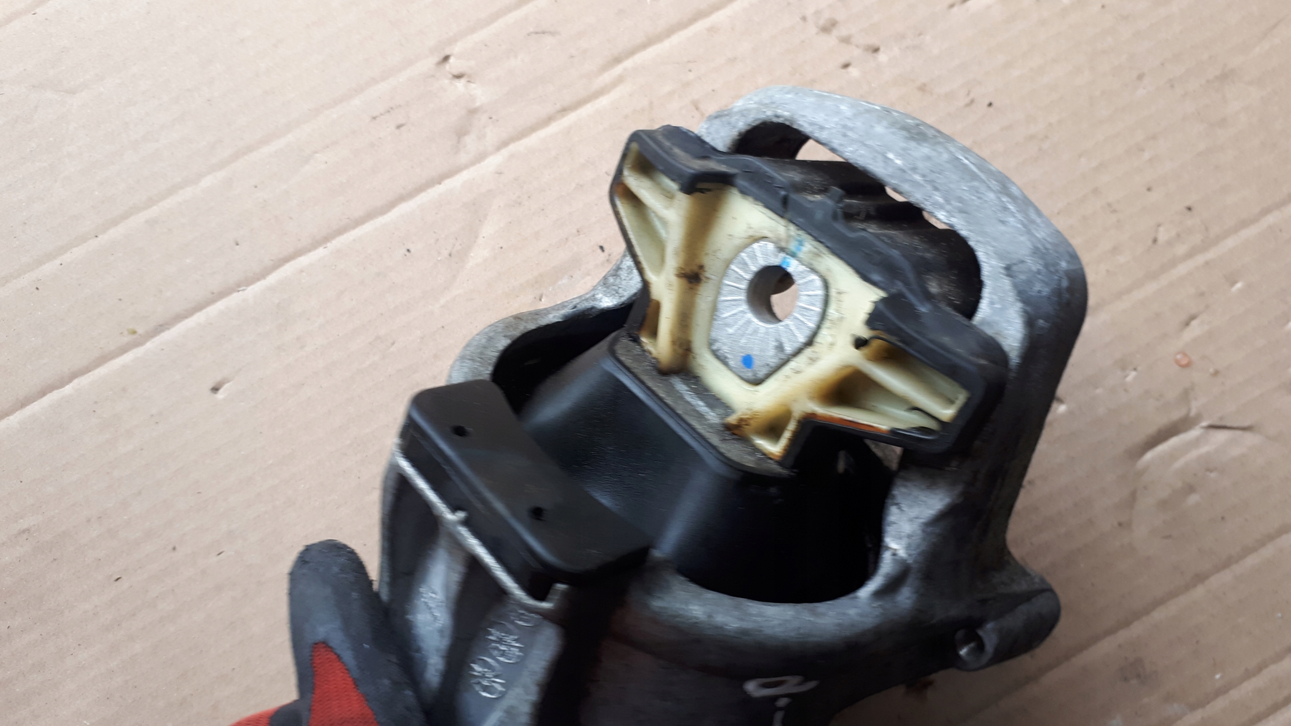 A4 B9 8W engine mount 2.0 TFSI 8W0199371CR A5