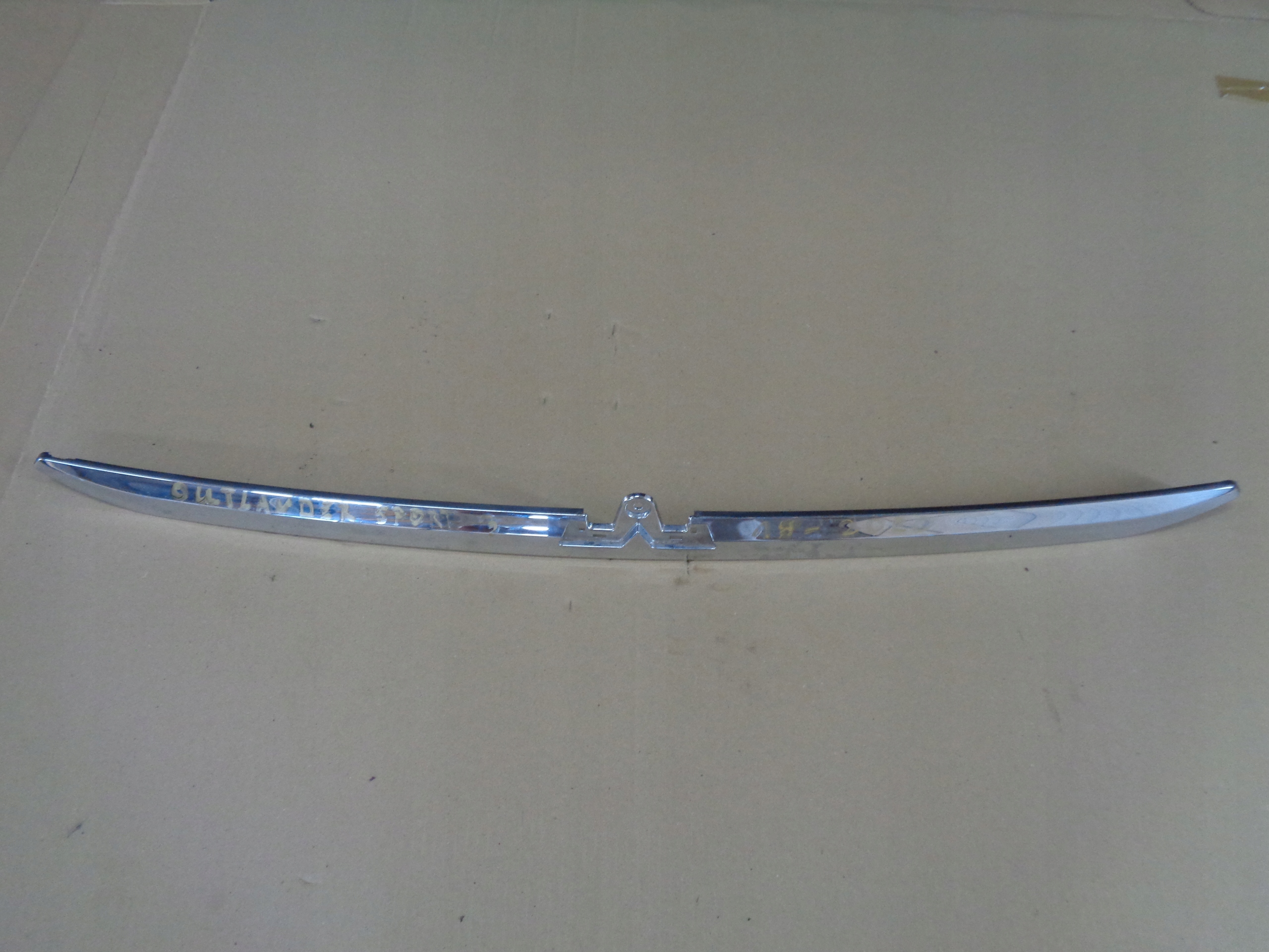 НАКЛАДКА ЗАКРЫЛКА ЗАДНЯЯ OUTLANDER 3 SPORT НОВАЯ МОДЕЛЬ 18-