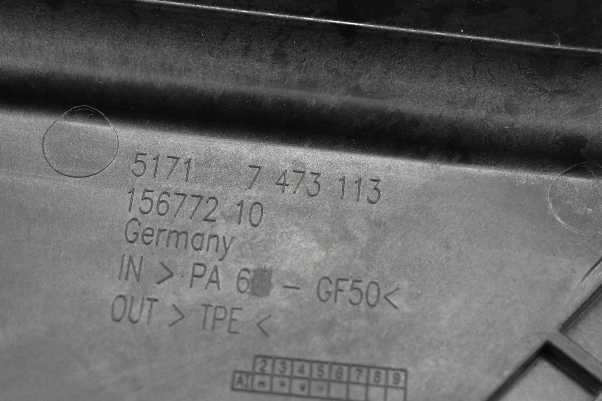 PODSTAWA AKUMULATORA OSŁONA 7473113 7290719 BMW 1 F40 2020 Waga produktu z opakowaniem jednostkowym 1 kg