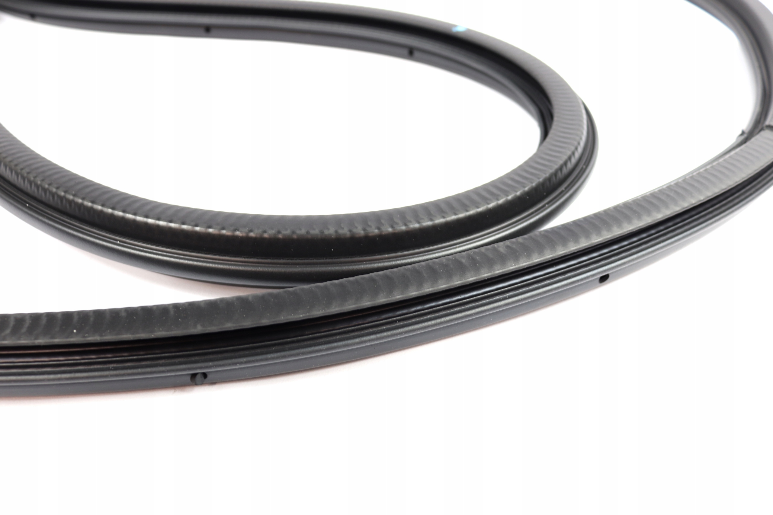 WEWNETRZNA USZCZELKA DRZWI TYLNE L P AUDI Q7 Part number 4L0833721A