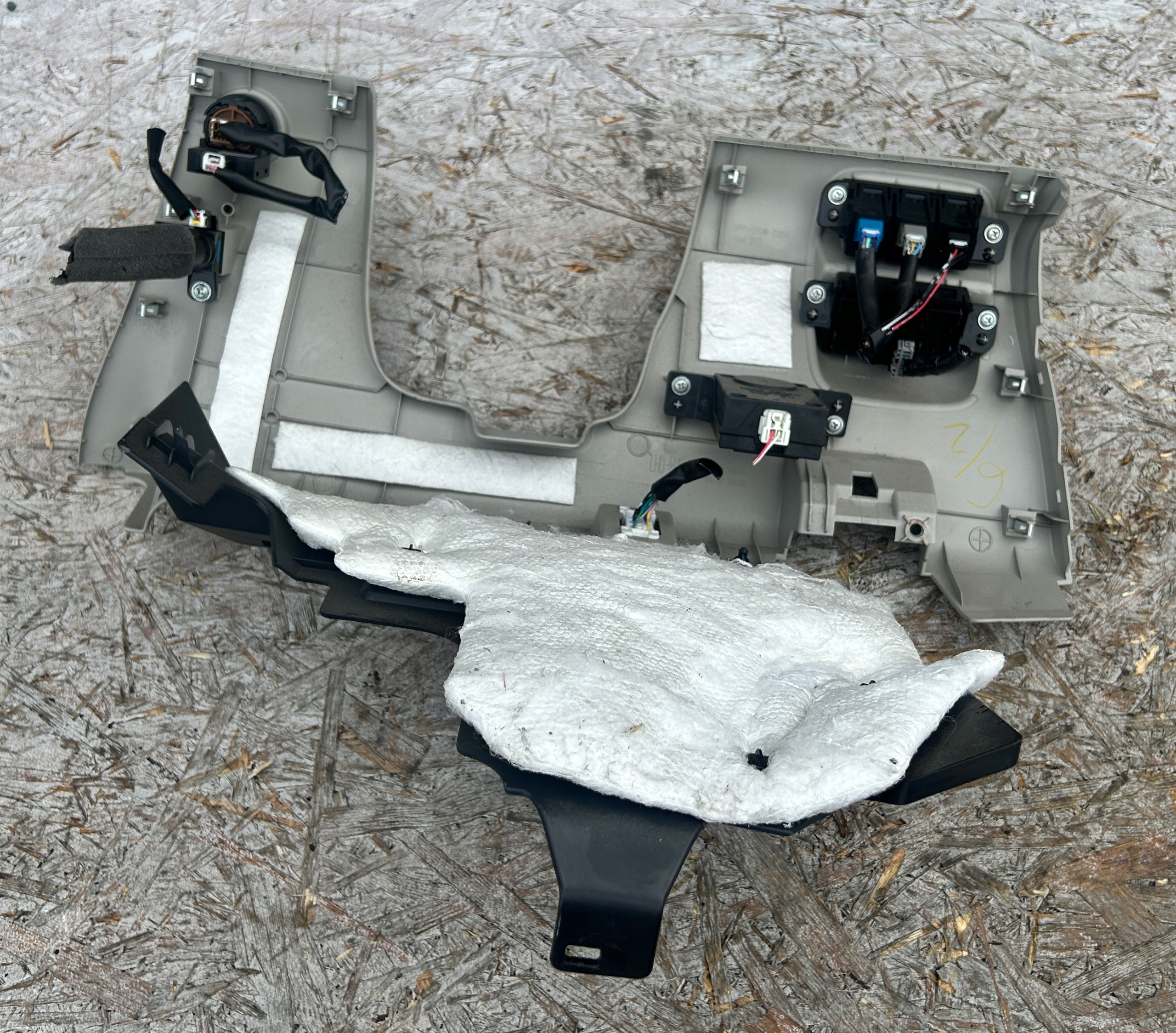 Blende Abdeckung unter Lenkrad PANEL NISSAN LEAF und ZE0 10- 68106-3ND0A