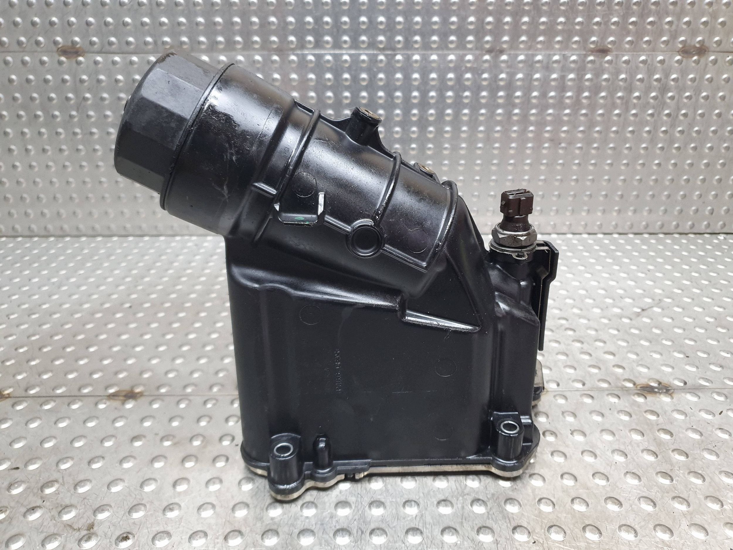 oil filter holder 7807799 BMW E90 E83 E87 E91 E60 E88 E92 E93 2.0D N47