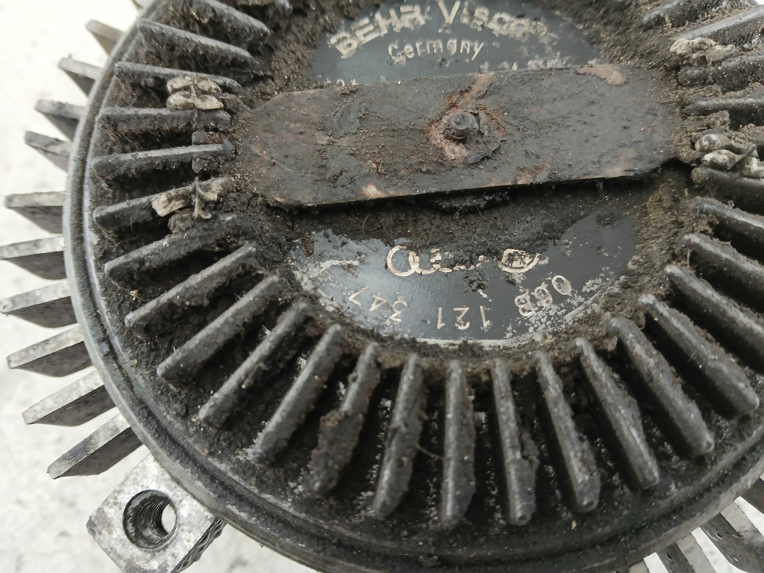 VW PASSAT B5 1.9 TDI WISKOZA kvačilo ventilatora 06B121347