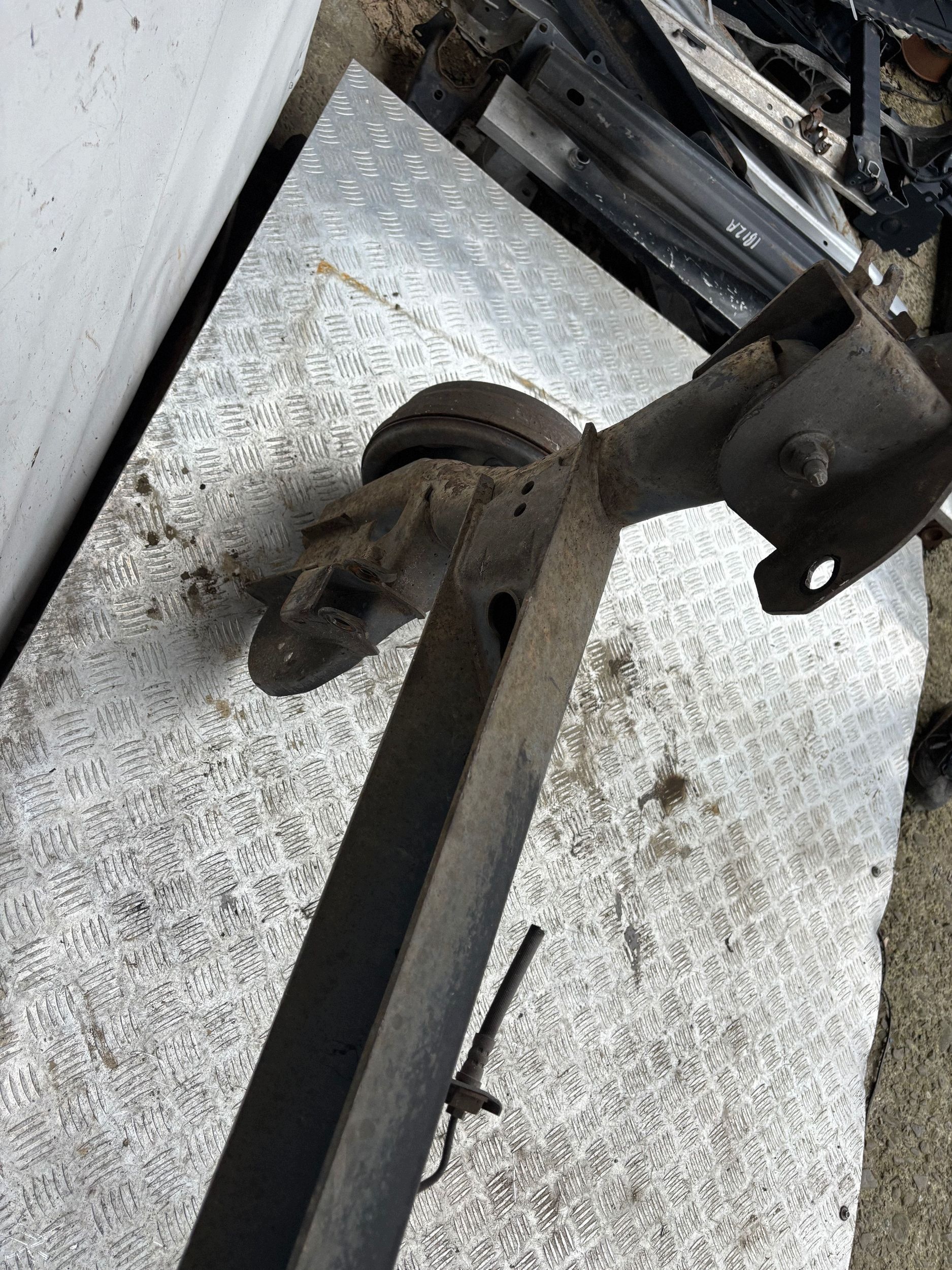 sider rear axis DACIA LODGY 555114672R