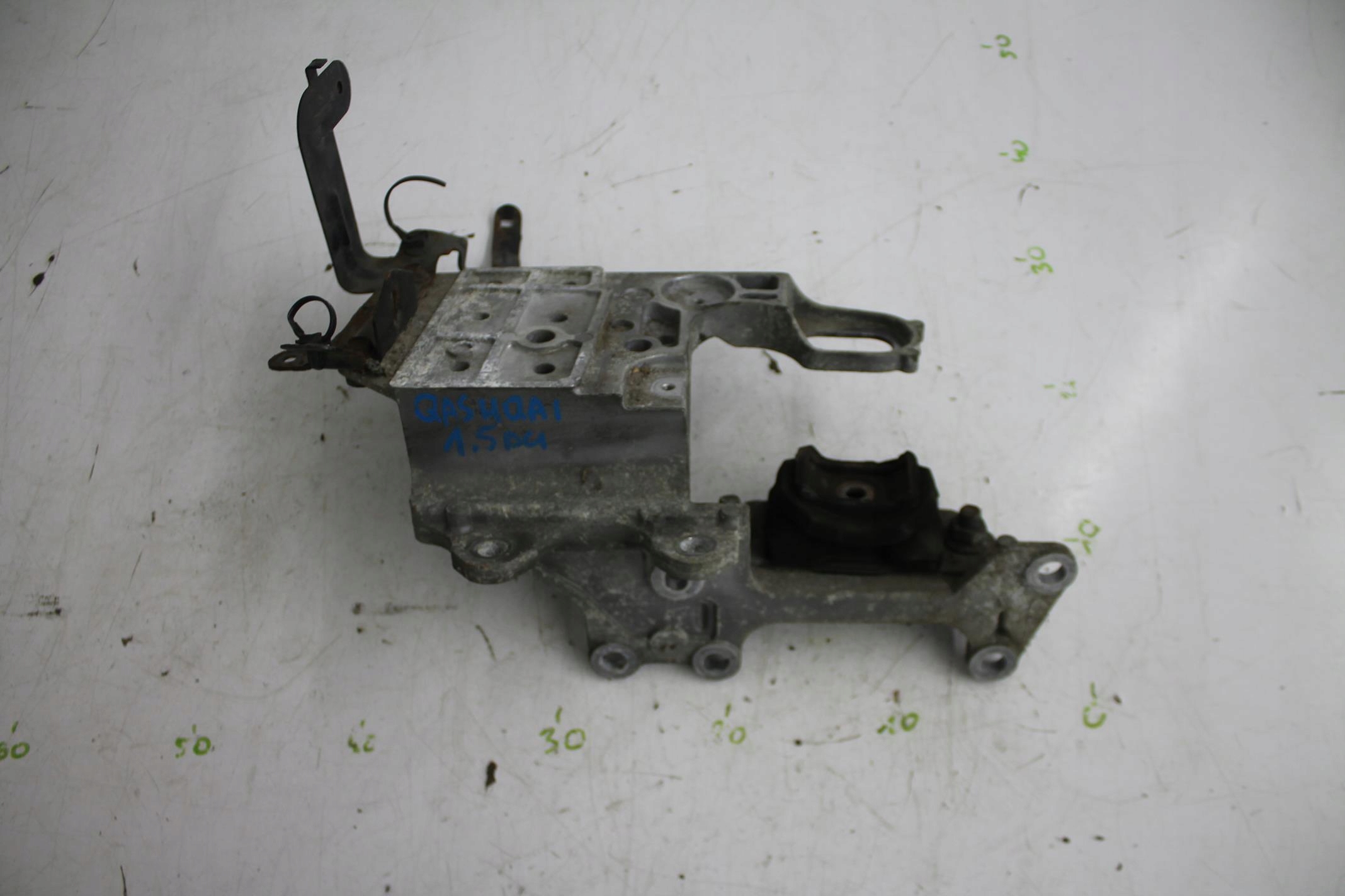 engine supporting mount NISSAN QASHQAI J10 06