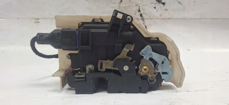 lock door VW TOURAN 03- 1J0973715