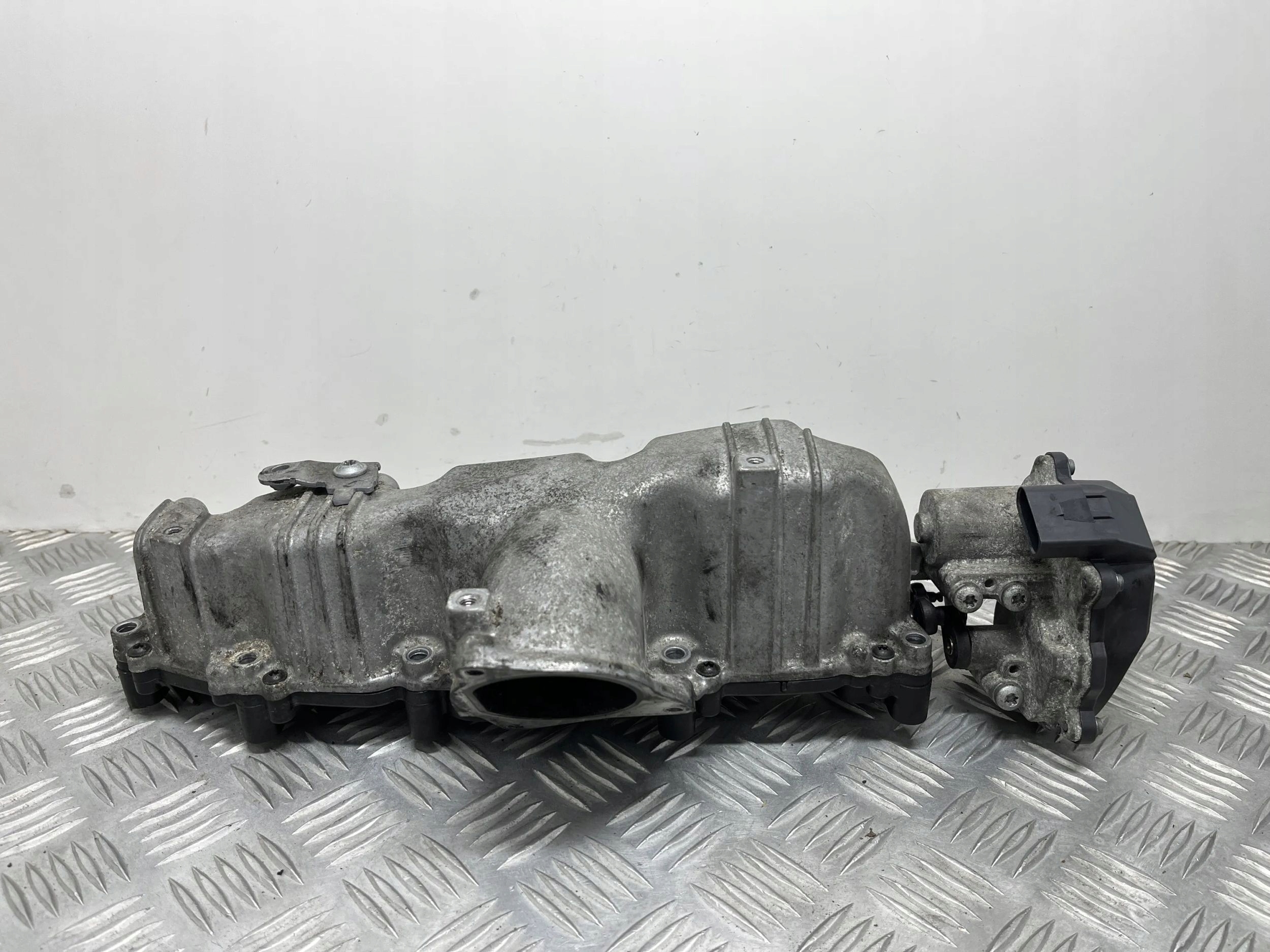 Audi OE 03L129711E коллектор Впускный