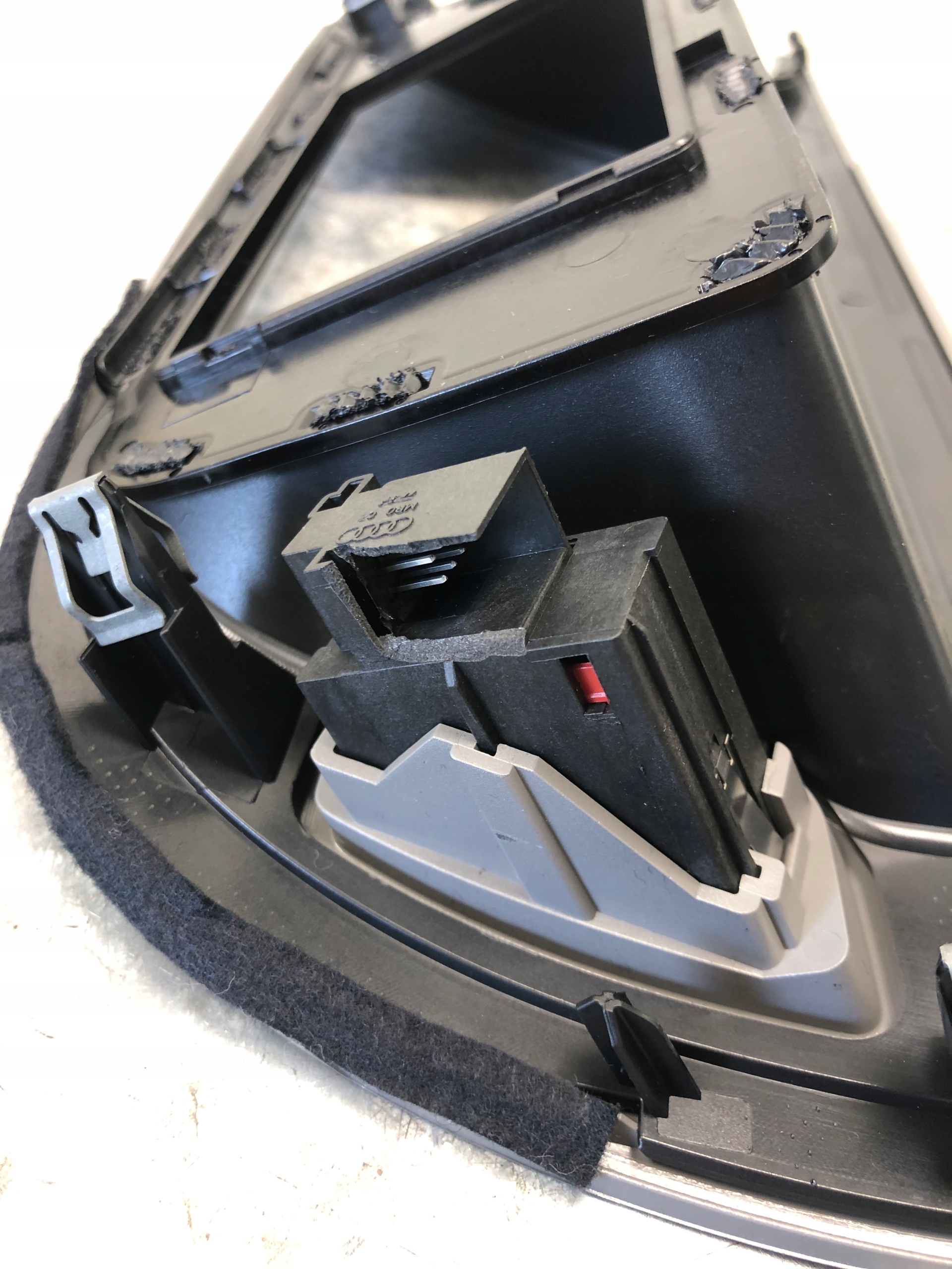 RÁM obal WYSWIETLACZA AUDI A4 B8 8K1857186G