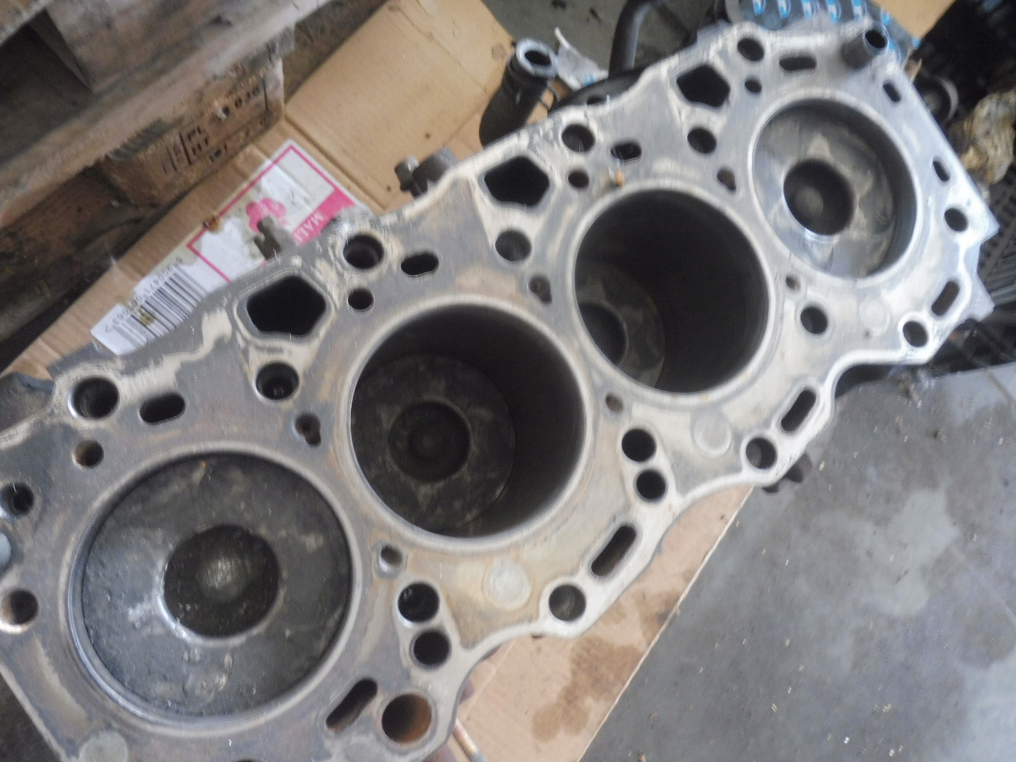 BLOK DÓŁ SILNIKA TOYOTA RAV 4 II 2.0 D4D Producent części Toyota OE