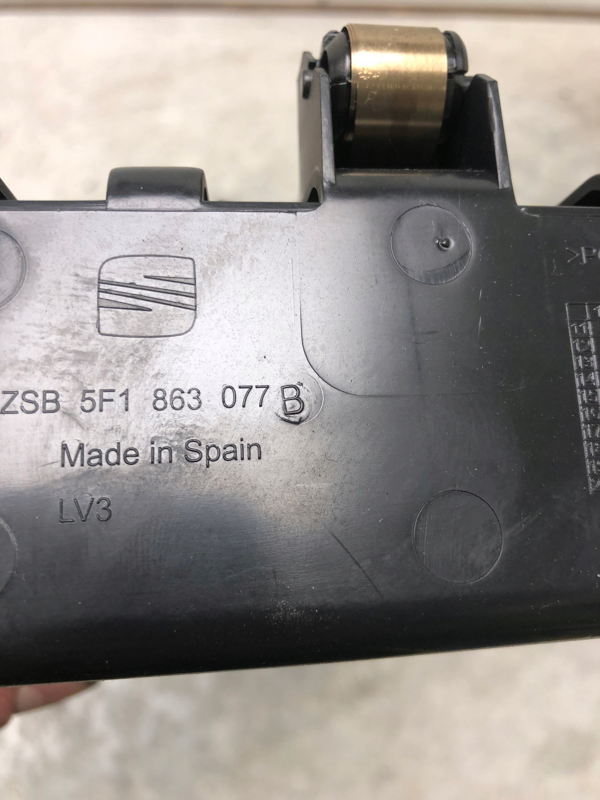 ashtray passenger compartment SEAT LEON III HB 5F1863077B