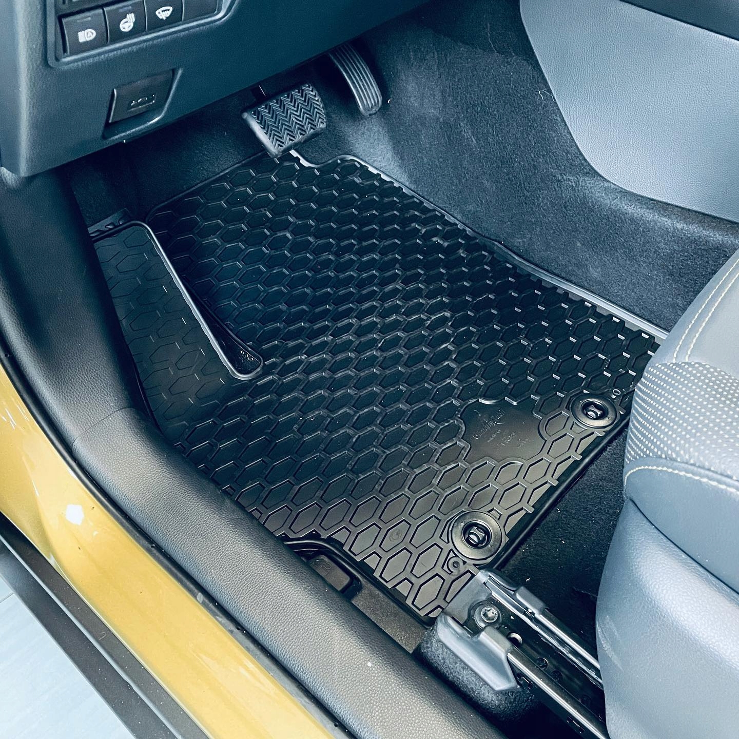 Toyota Yaris Cross 2021- Mazda 2 Od 2022R Dywaniki Gumowe doma