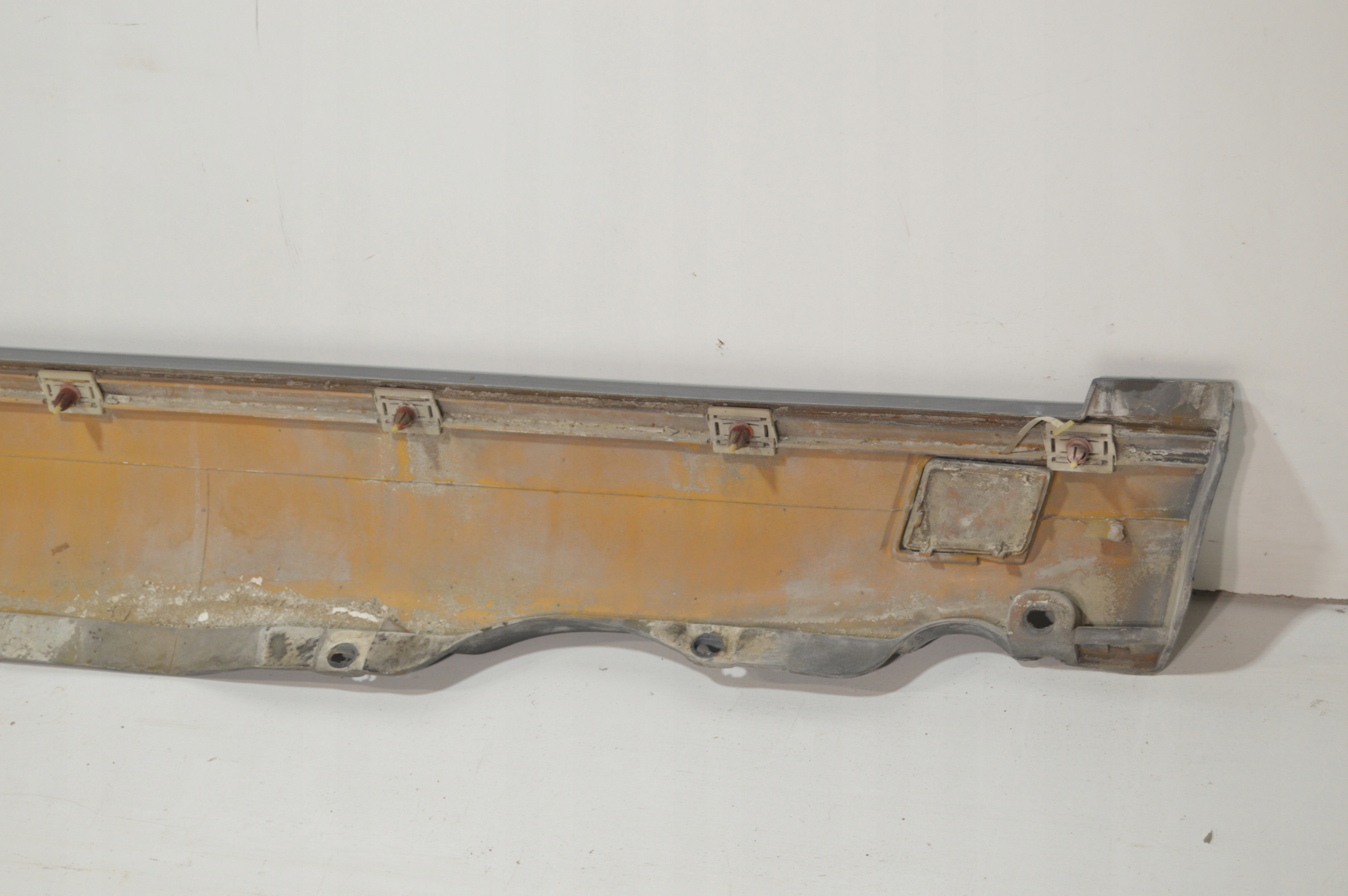 накладка порога правая порог MERCEDES W126 РЕСТАЙЛИНГ 1266905240