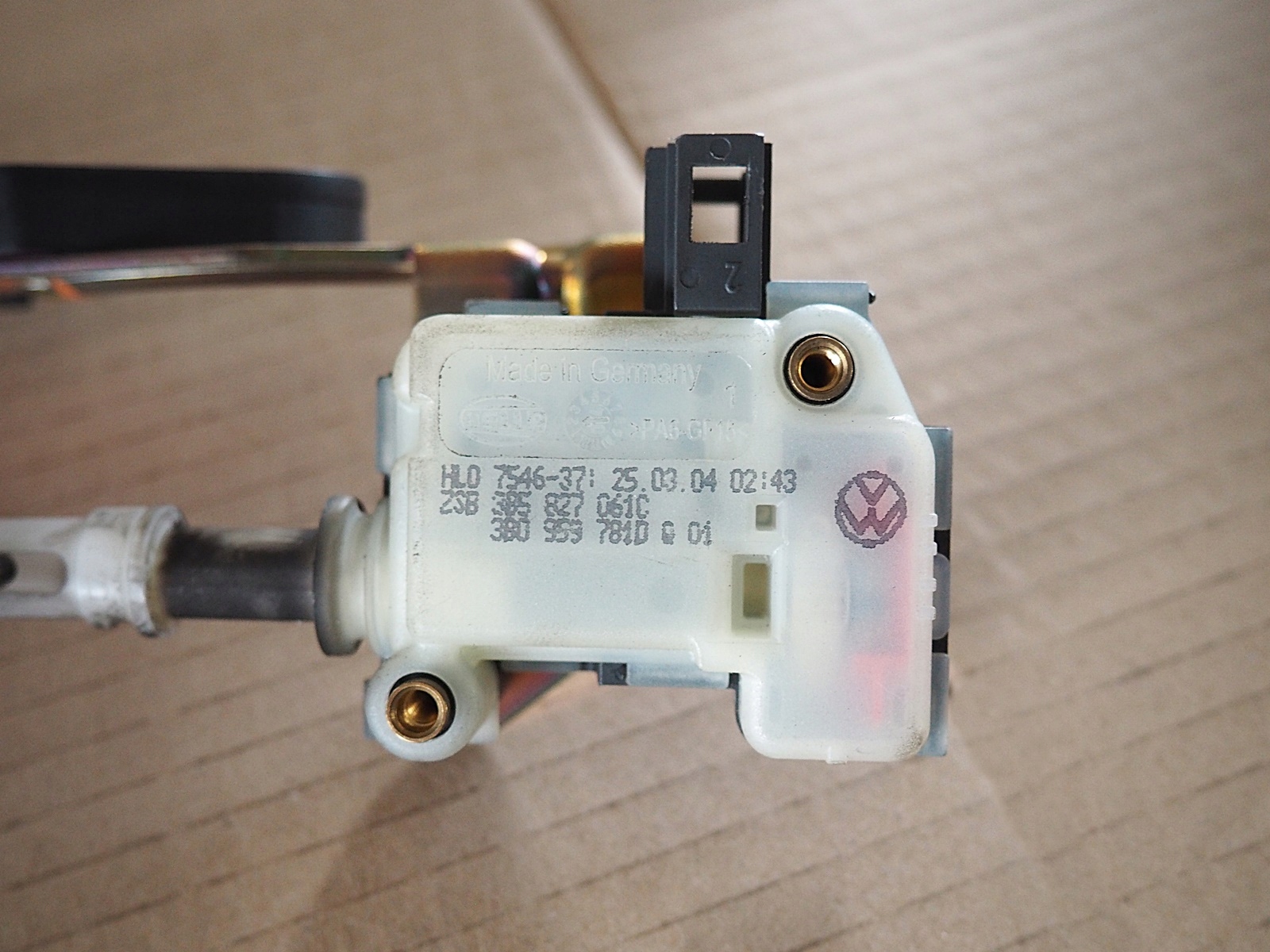 PASSAT B5 KOMBI LIFT SIŁOWNIK LINKA CENTRALNEGO ZAMKA KLAPY TYŁ 3B5827061C Typ samochodu 4x4/SUV Samochody osobowe