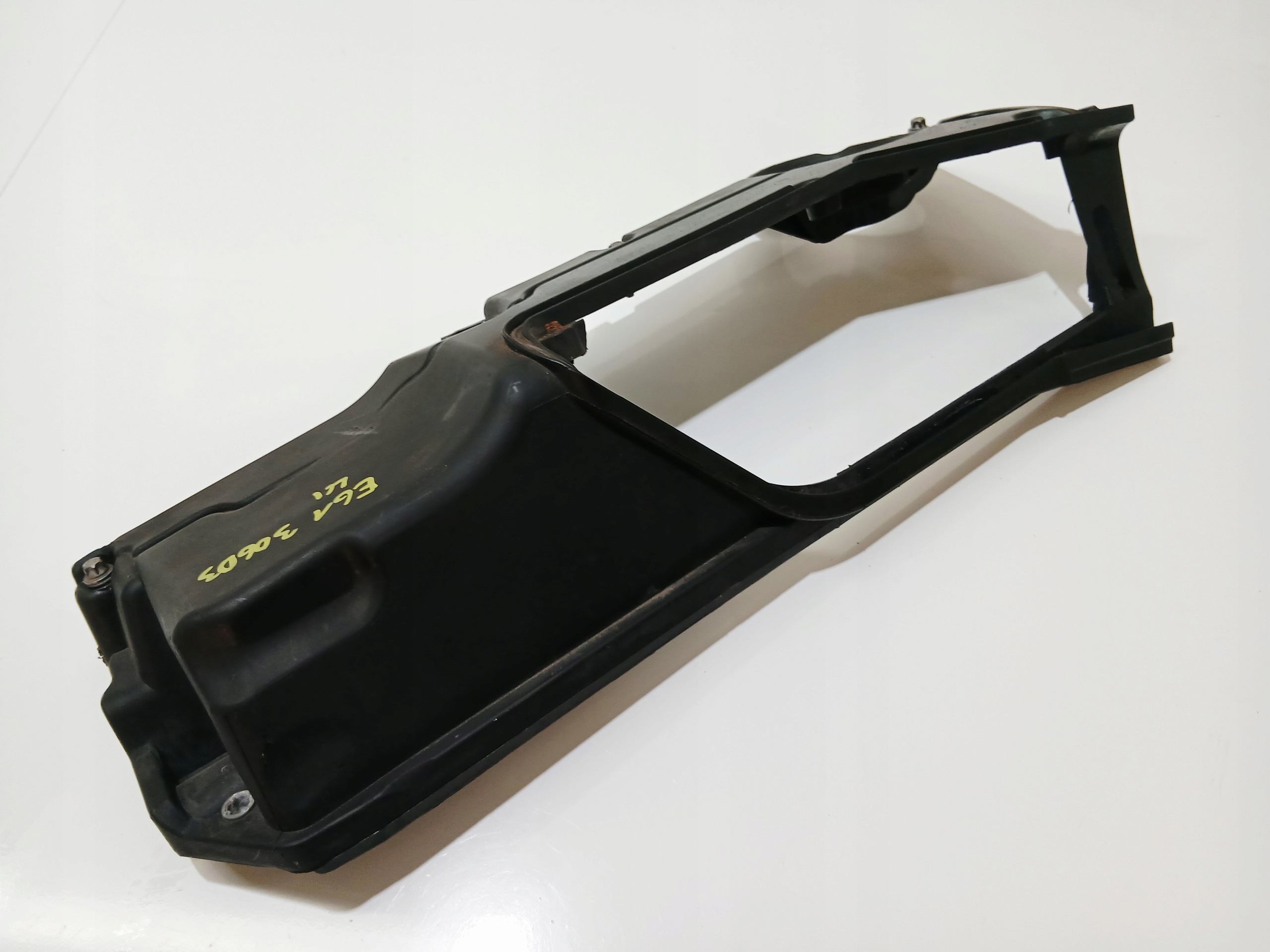 Gehäuse Blende Abdeckung filter luft BMW E60 E61 306D3 OE 7793203 (0000864)