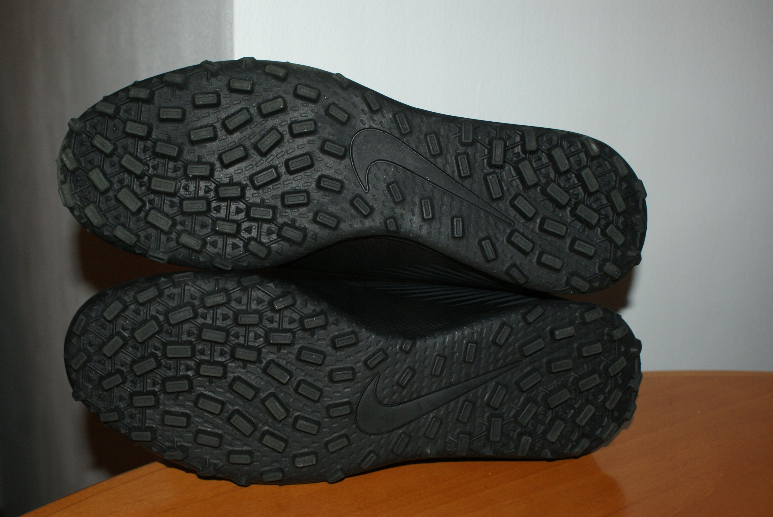 BUTY NIKE MERCURIAL SUPERFLY 7 CLUB TF 42 Marka Nike