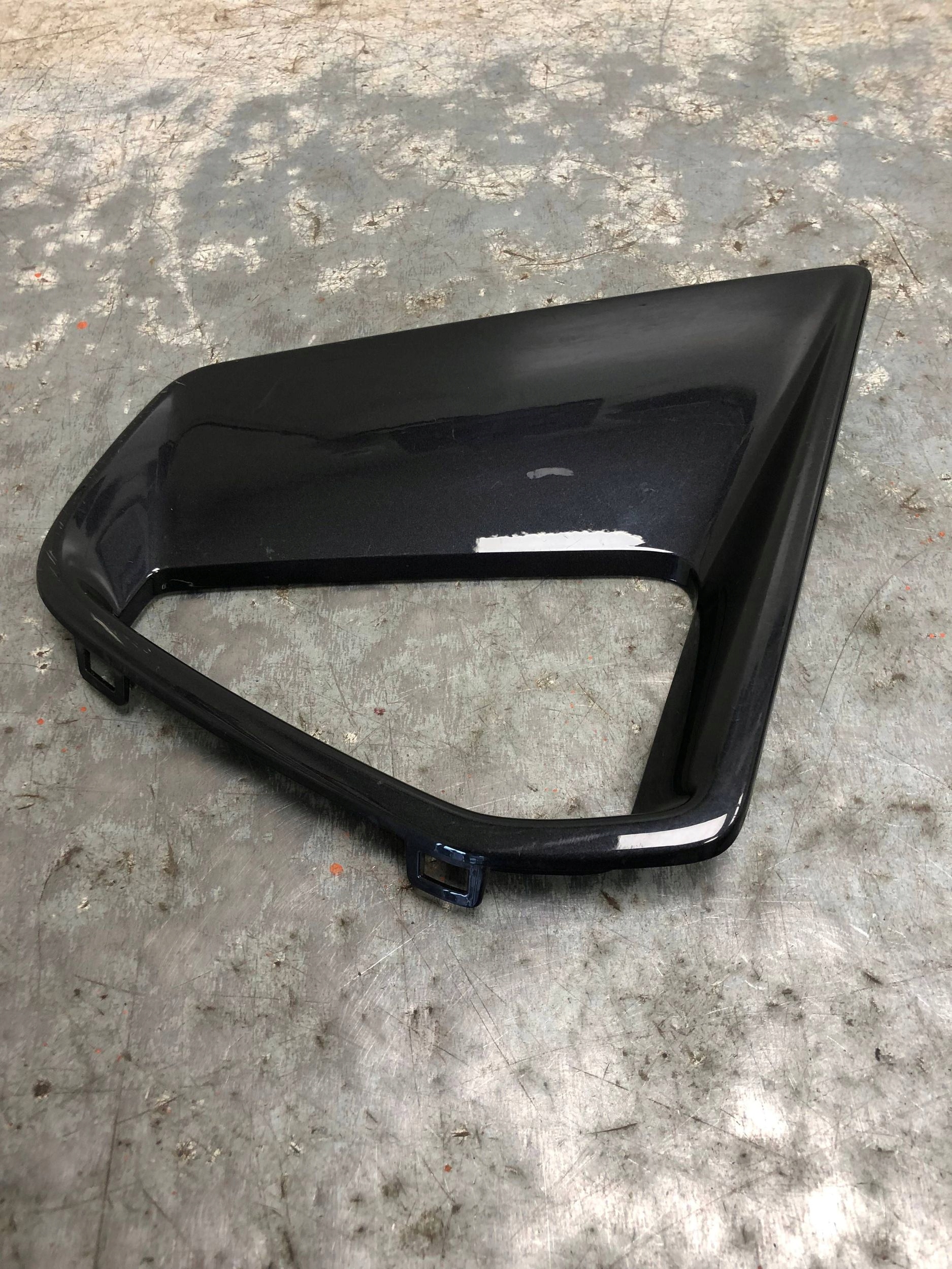 grid of a bumper right front AUDI A7 S-LINE 4K8807824