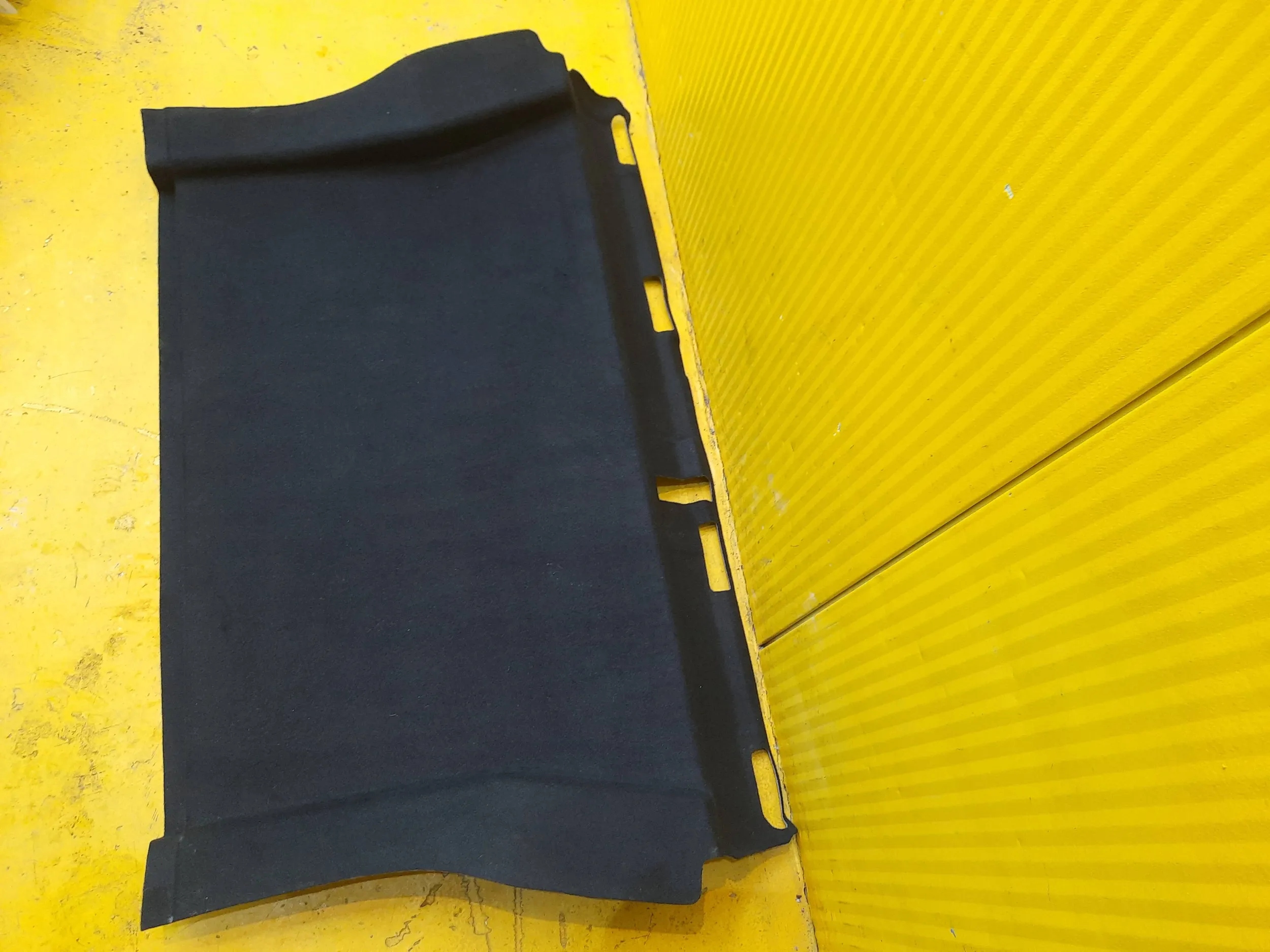 Tesla Model 3 DYWAN WYKŁADZINA TYŁ Producent TESLA