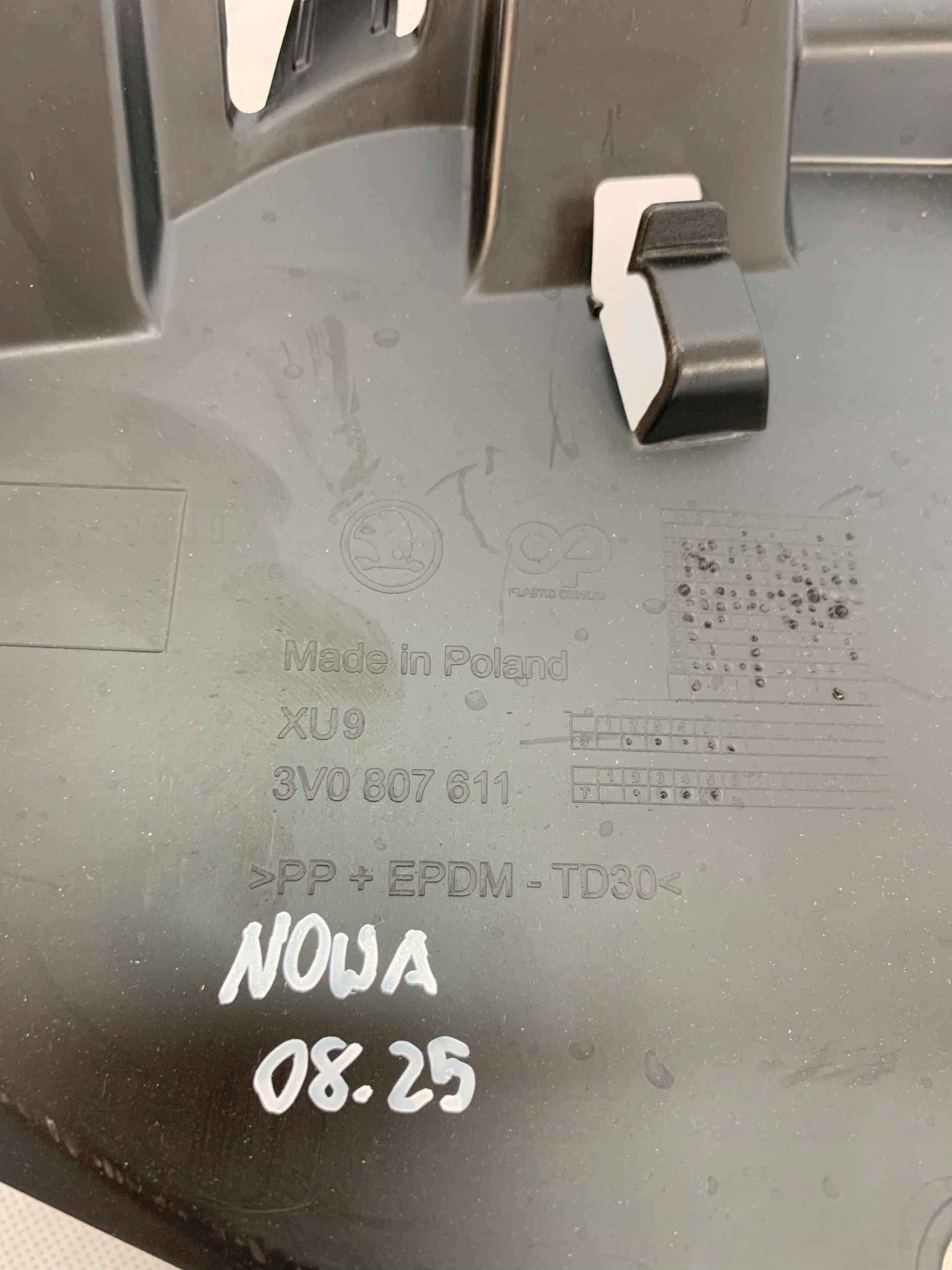abdeckung Blende Abdeckung Frontstoßstange Skoda Superb 3 III 15-19r 3V0807611 08.25