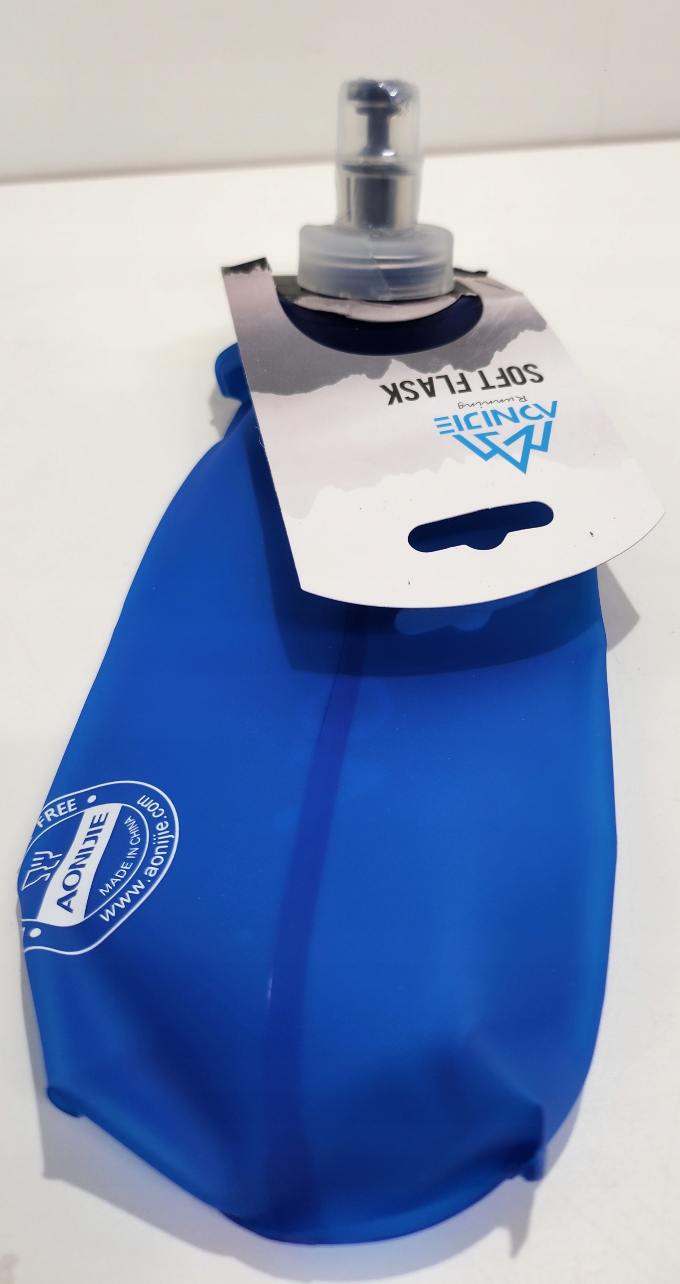 SKŁADANA BUTELKA na wodę TPU SoftFlash 500ml BIDON Kolor dominujący odcienie niebieskiego