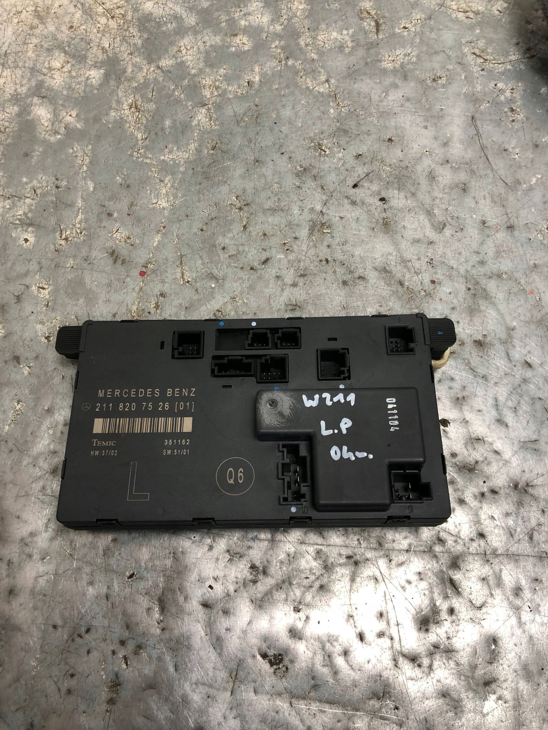 module door left front MERCEDES W211 KOMBI 2118207526