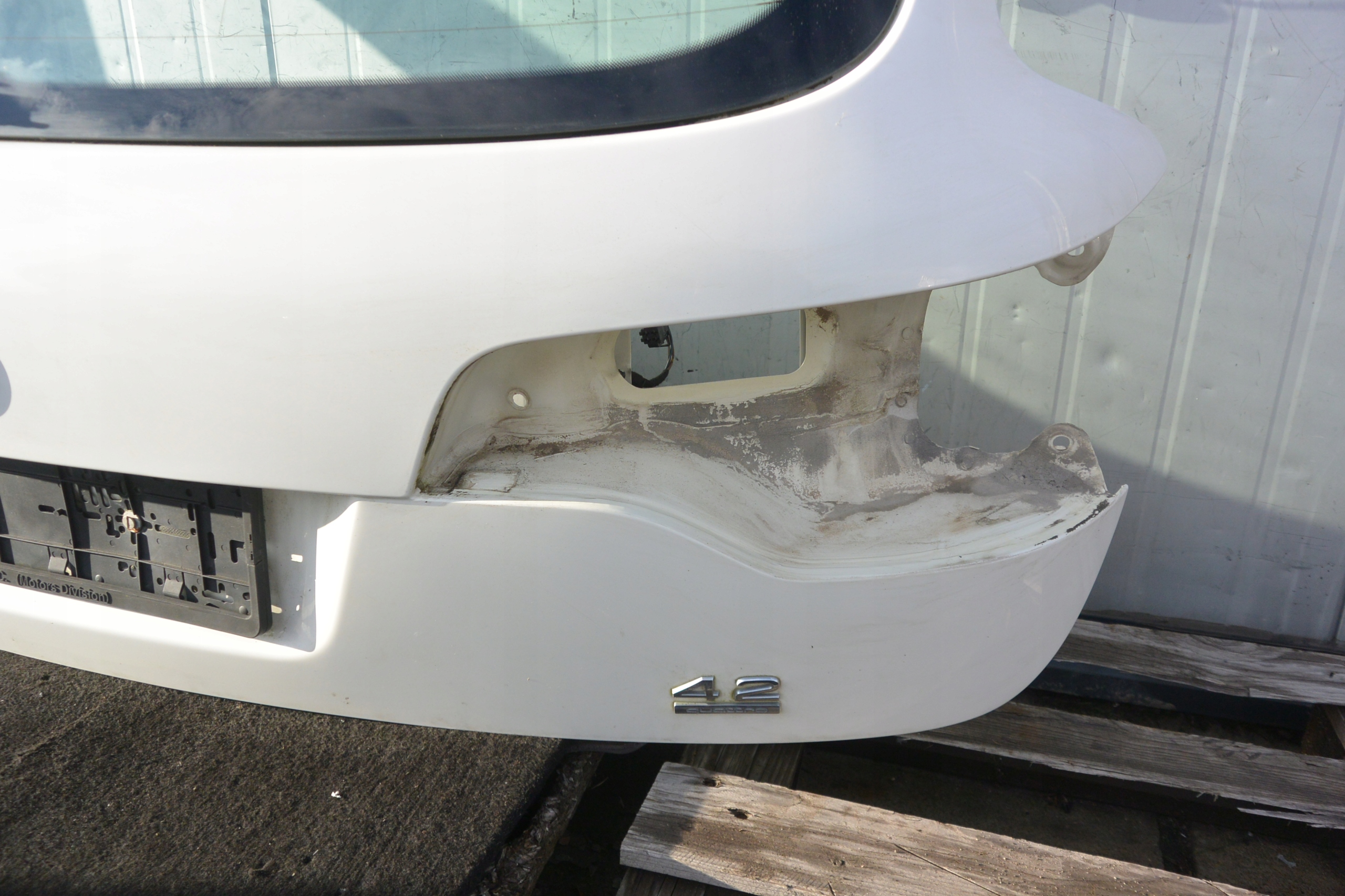 AUDI Q7 4L trunk door boot LR9A window