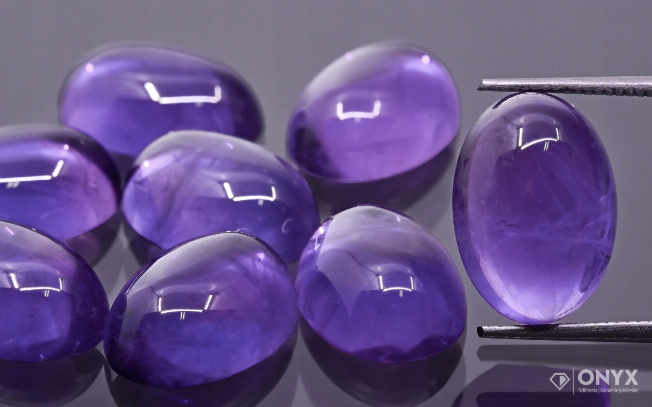 Ametyst A kabošon ovál 12x8 mm