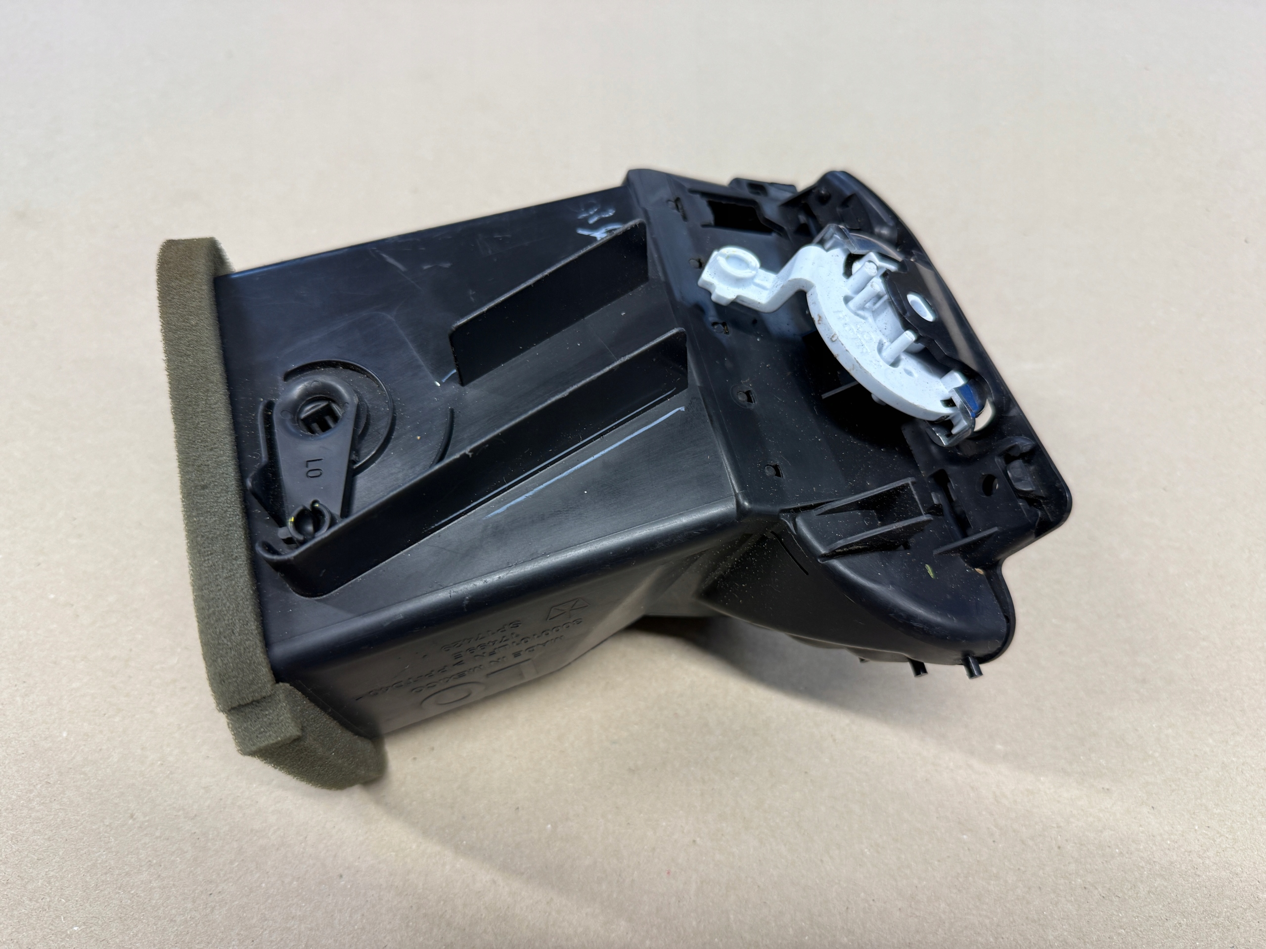 FIAT FREEMONT grid air conditioning devices intake left front 3000101LFN