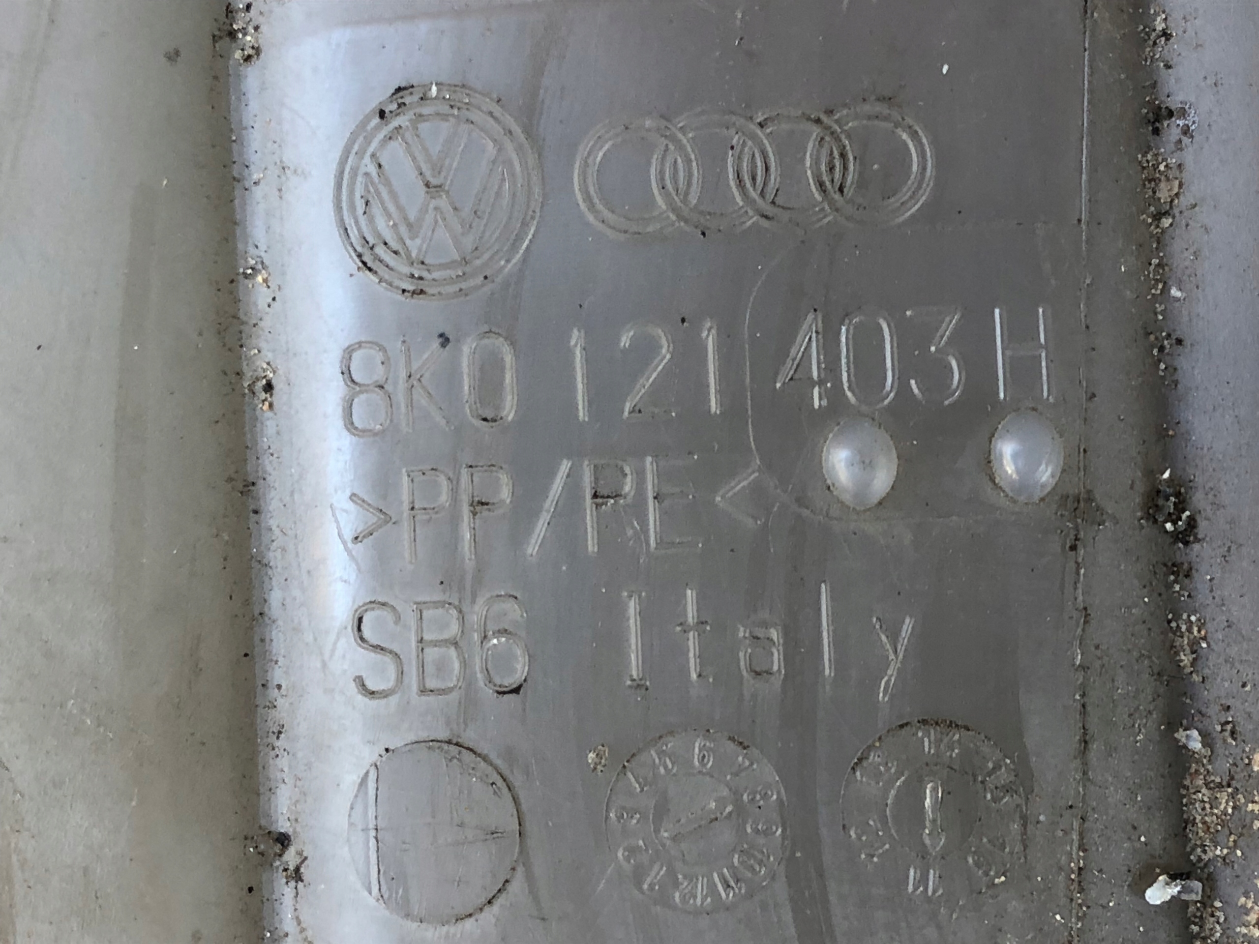 Réservoir eau AUDI A4 B8 8K0121403H