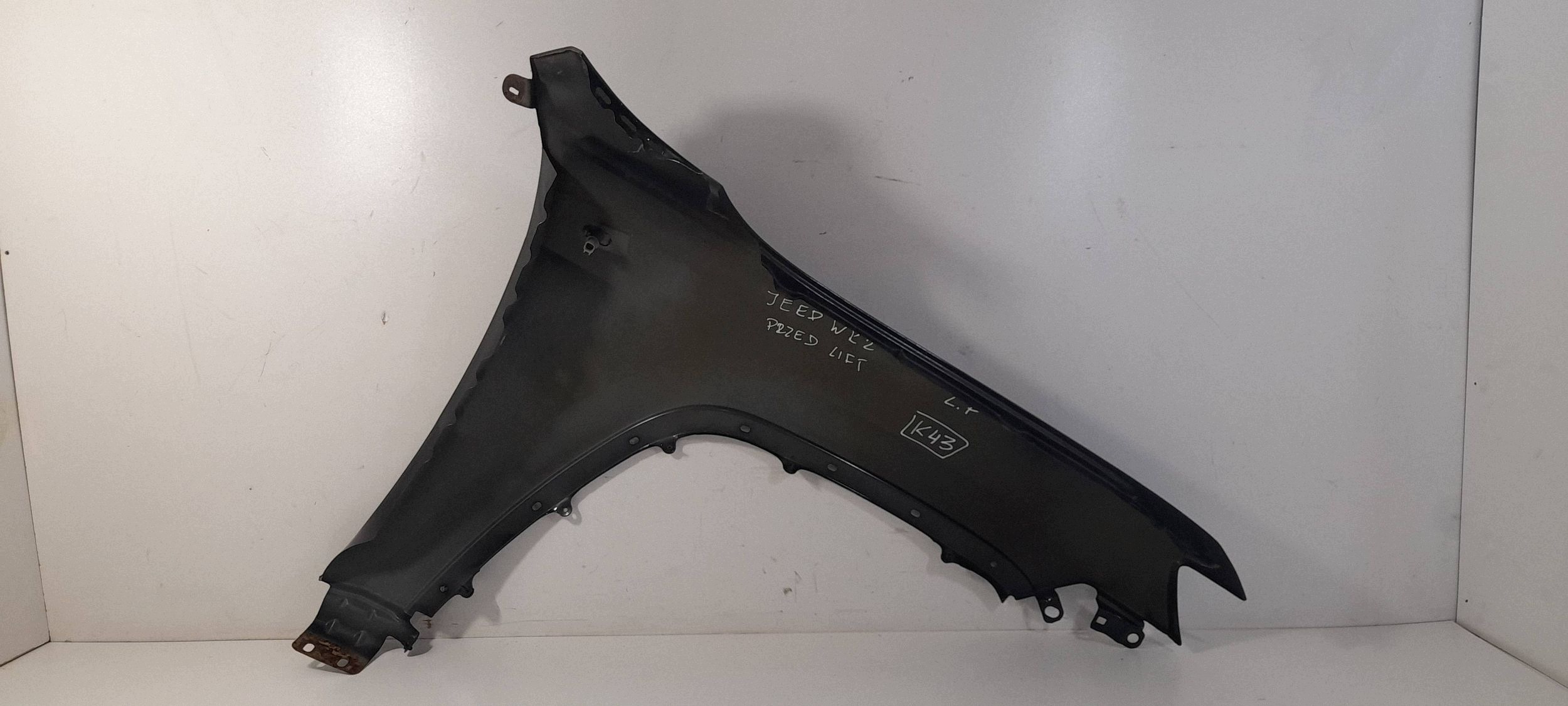Jeep Grand Cherokee WK2 before lift fender front left (K43)