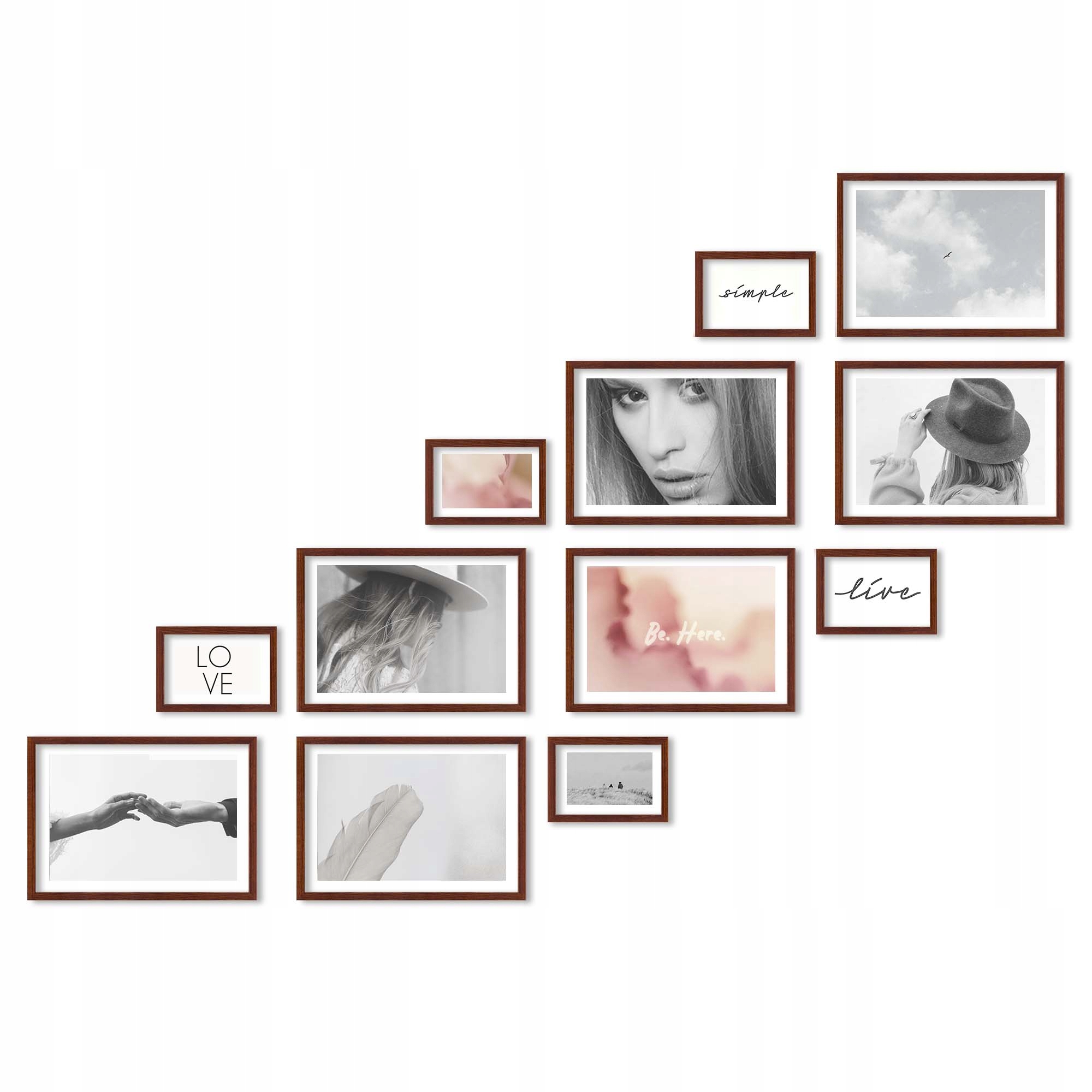 Sada rámů nad schody galerie Pravá pro 12 fotografií