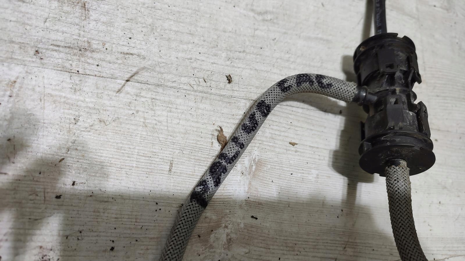 fuel line 1.2 THP Citroen C4 Cactus Lift